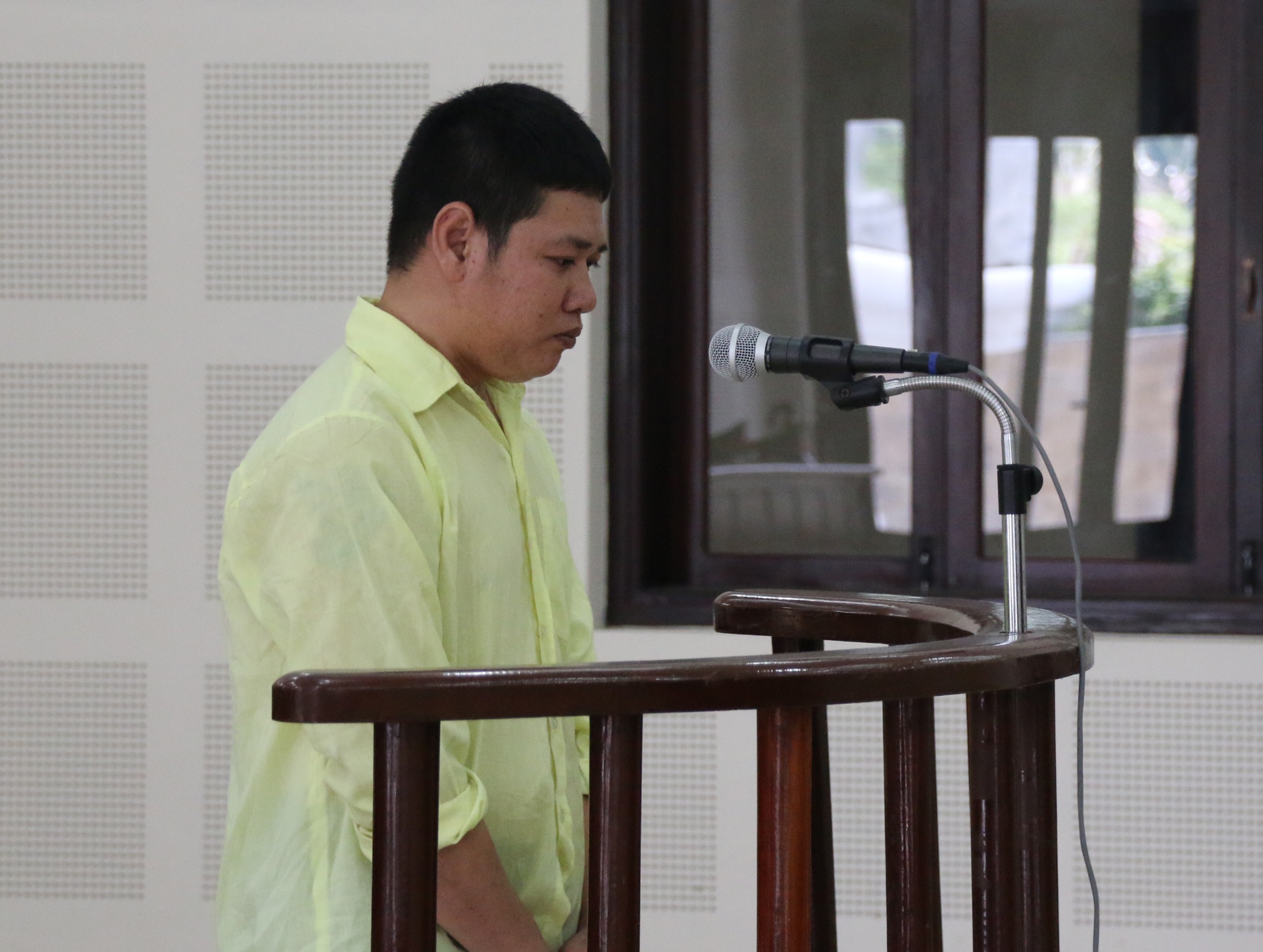 Tu hinh ke giet nguoi, hiep dam chi vo hinh anh