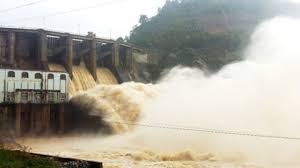 Cac ho thuy dien o Quang Nam bat dau xa lu truoc khi bao so 10 do bo hinh anh