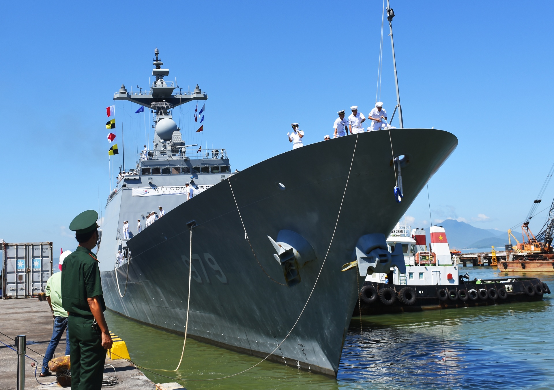 Bo doi chien ham ten lua cua Hai quan Han Quoc tham Da Nang hinh anh