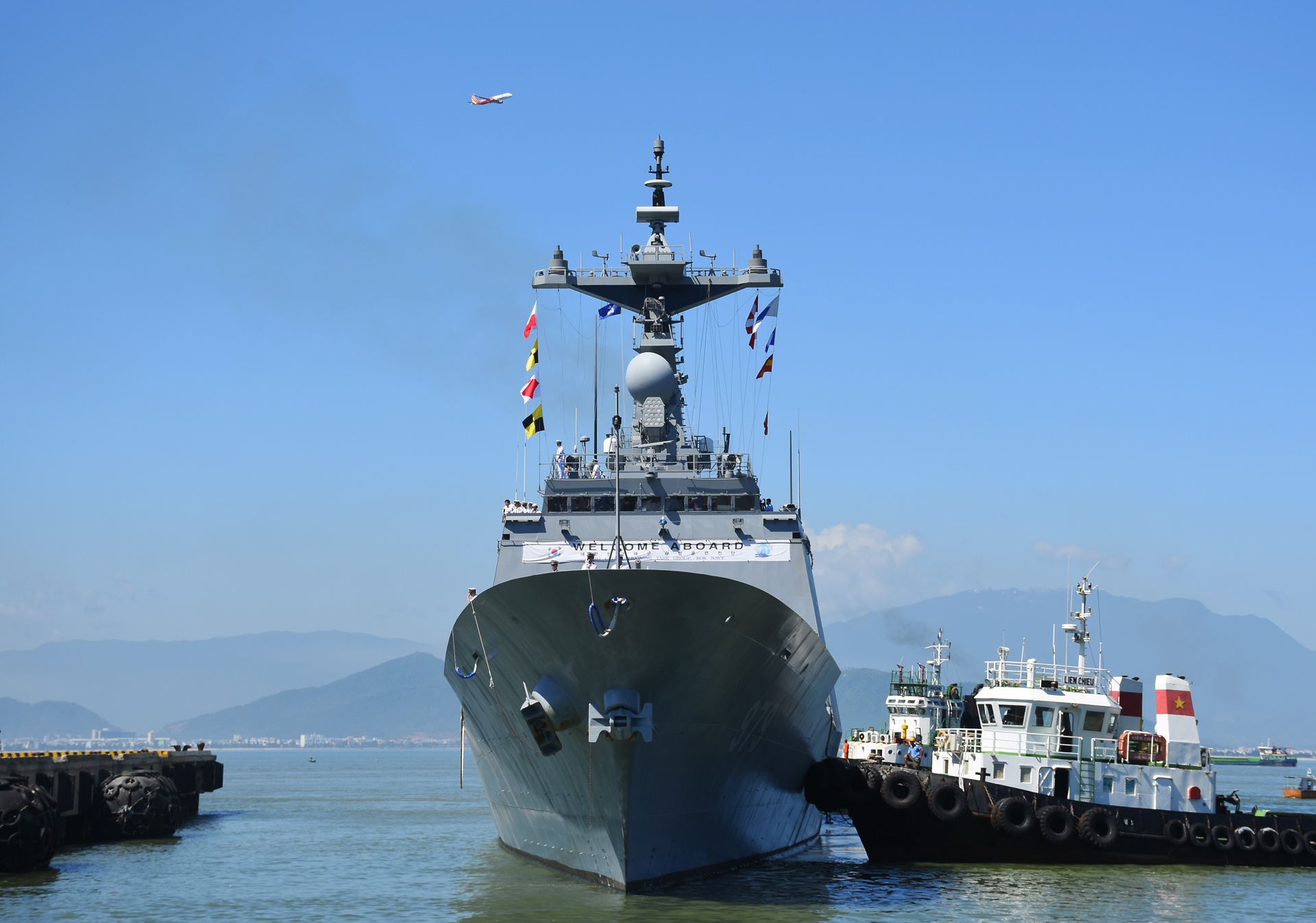 Hai tau chien ten lua cua hai quan Han Quoc den Da Nang anh 1