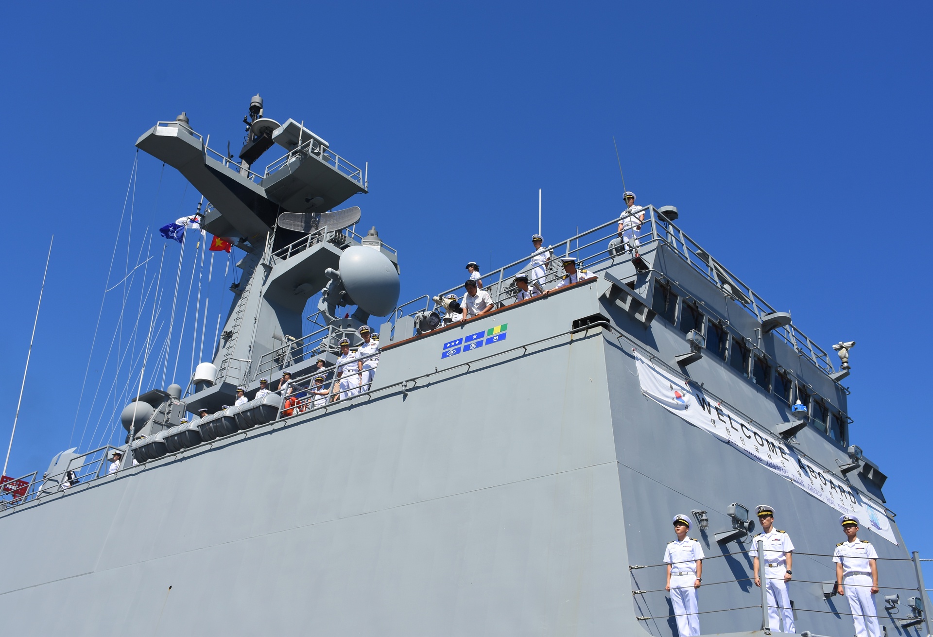 Hai tau chien ten lua cua hai quan Han Quoc den Da Nang anh 5