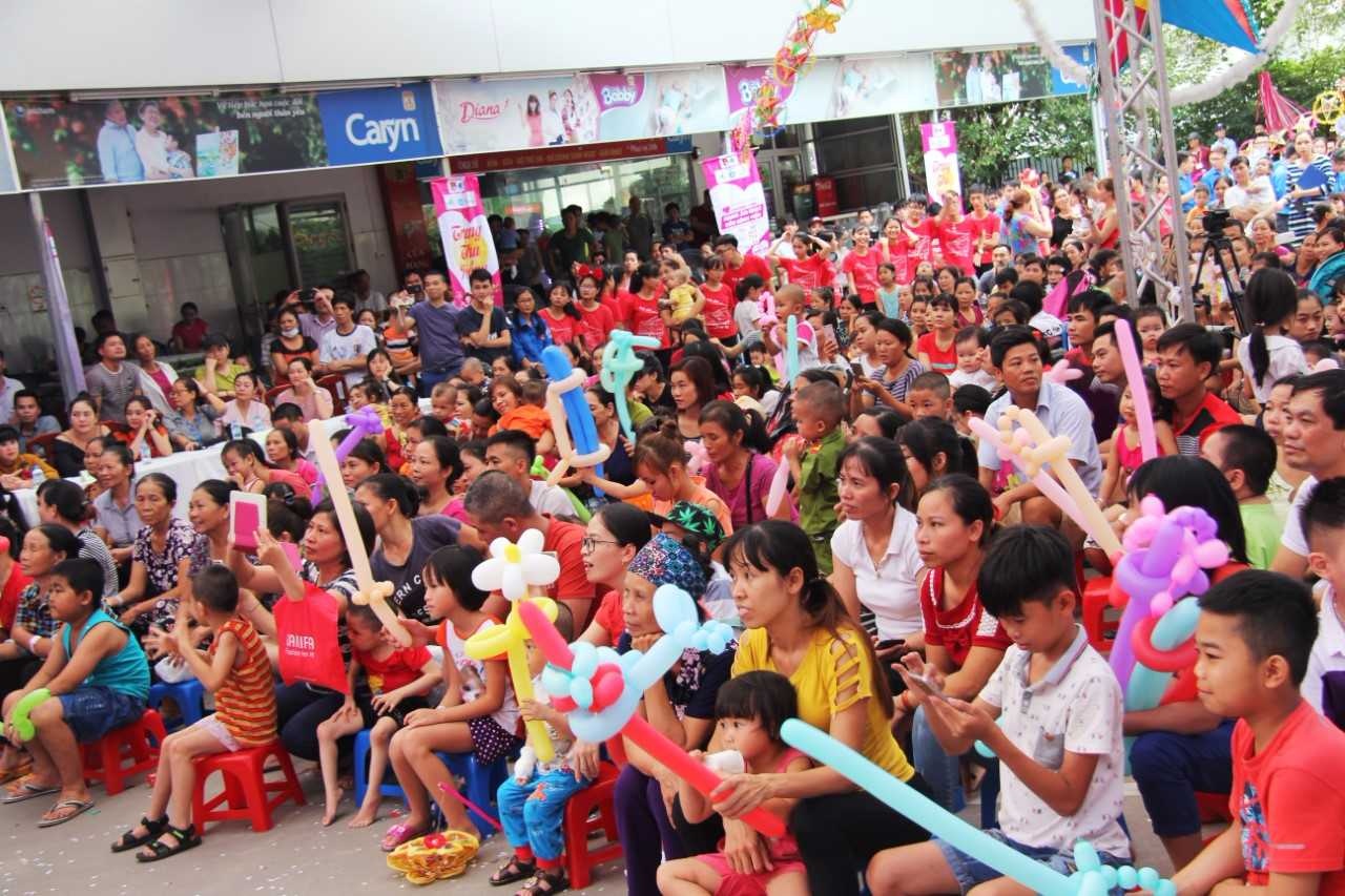 Hon 1.400 benh nhi hao huc voi 'Trung thu hong' hinh anh