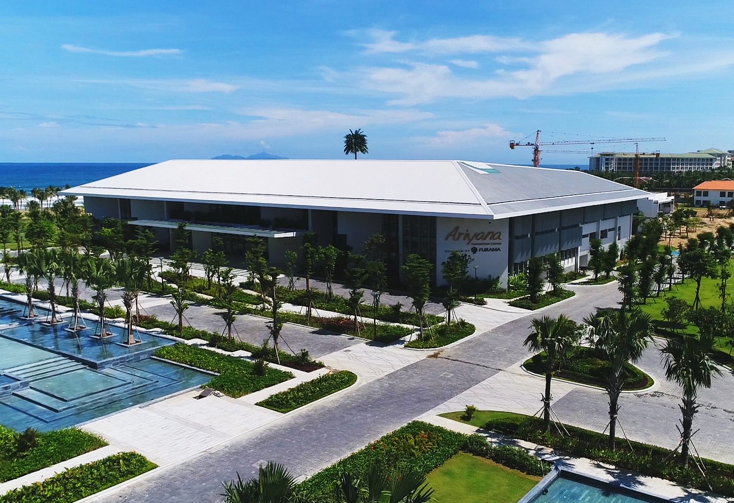 Khanh thanh trung tam hoi nghi quoc te phuc vu APEC tai Da Nang hinh anh