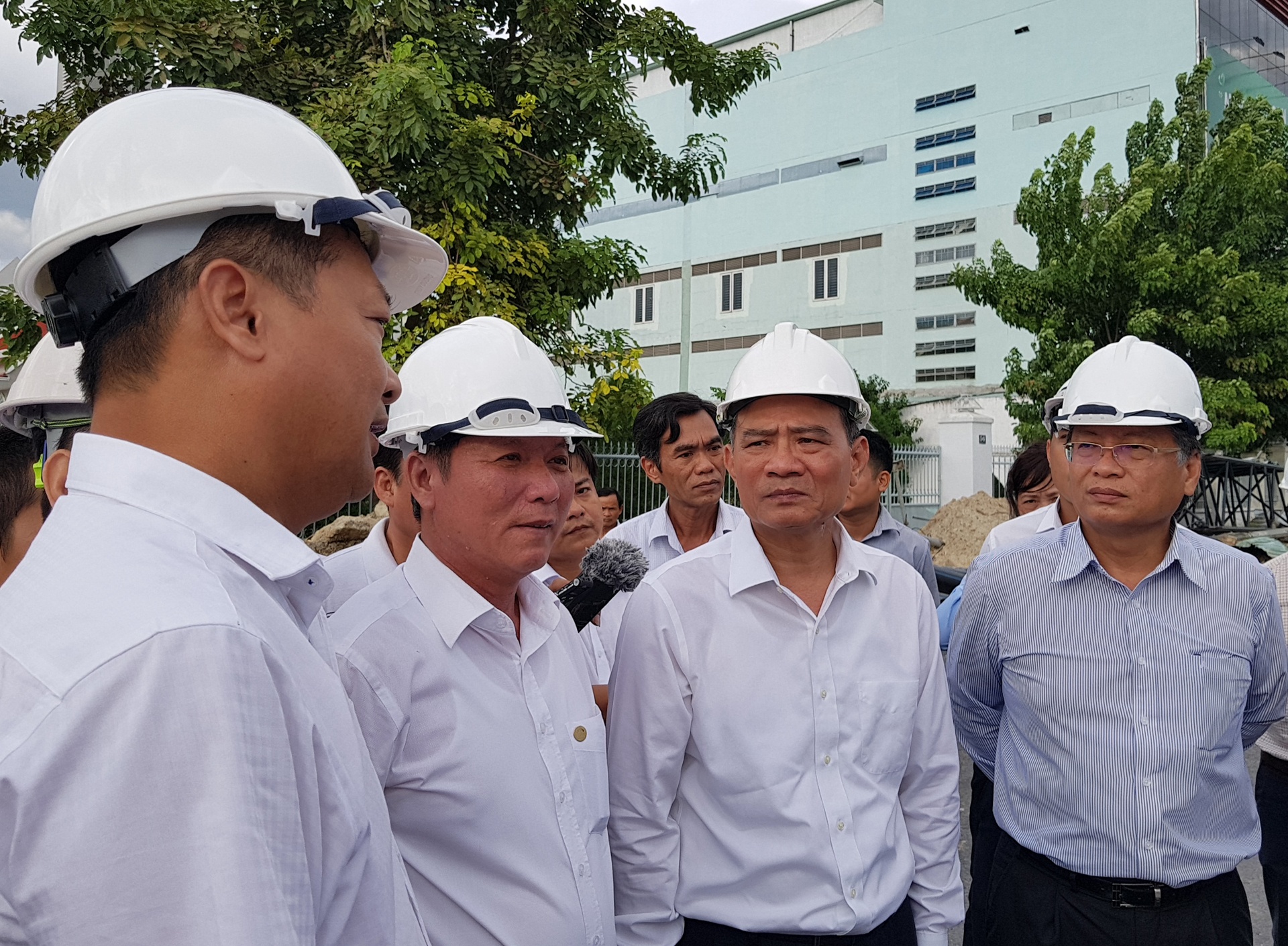 Tan Bi thu Da Nang thi sat nut giao thong ham chui hinh anh