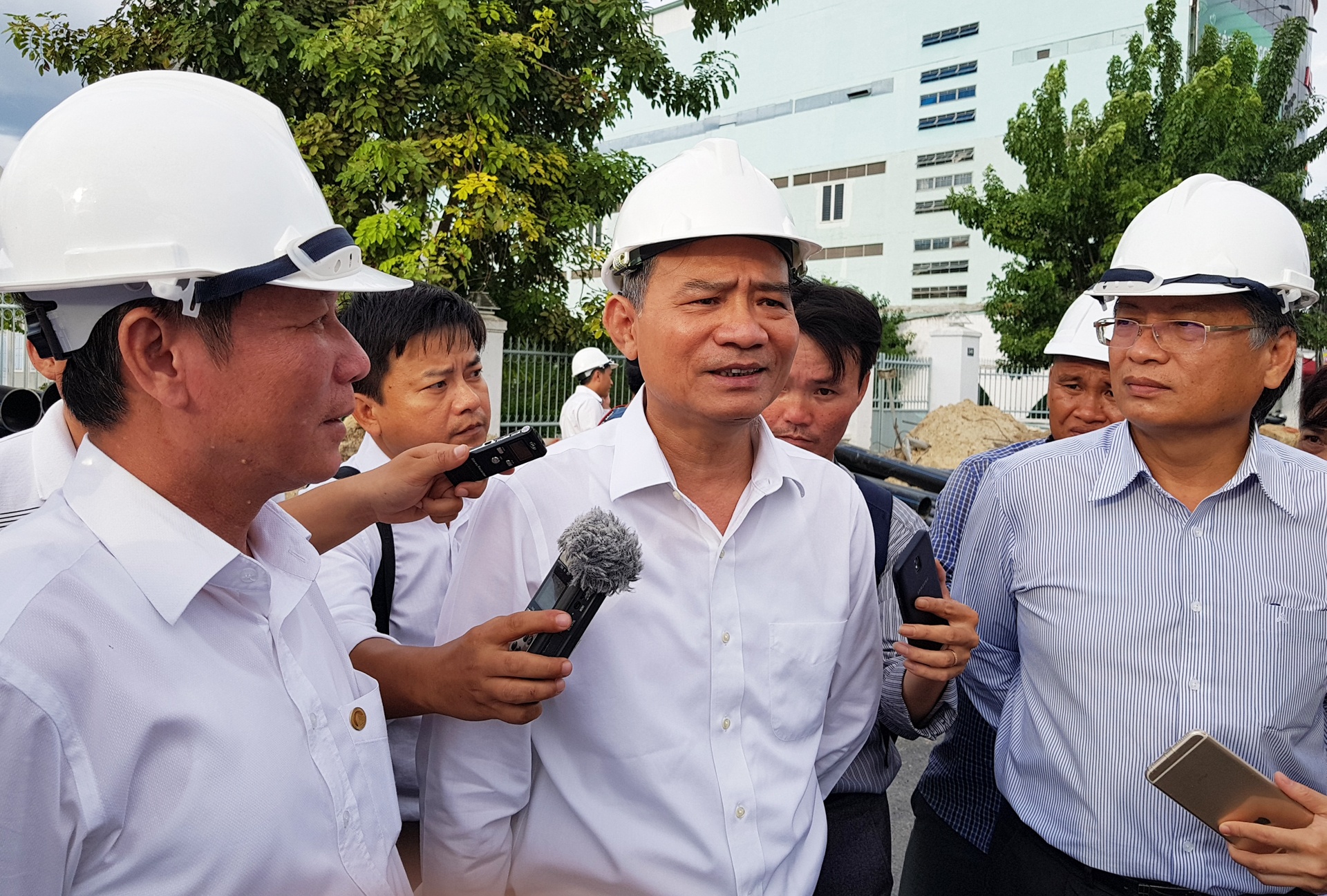 Tan Bi thu Da Nang: 'Phai hoan thanh du an ham chui truoc APEC' hinh anh