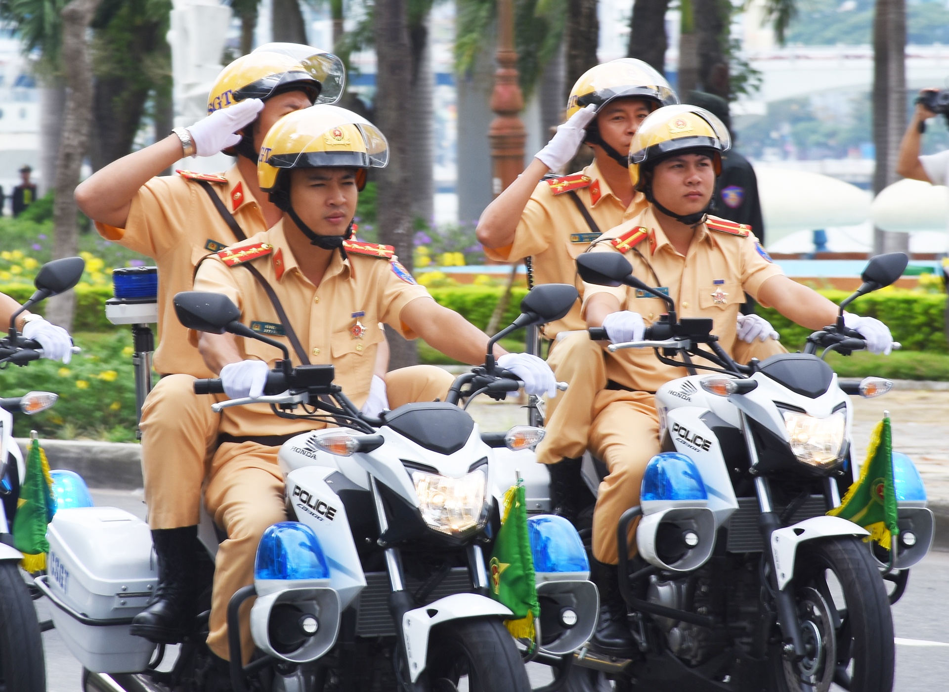 Hon 1.800 CSGT lam nhiem vu trong tuan le APEC o Da Nang hinh anh