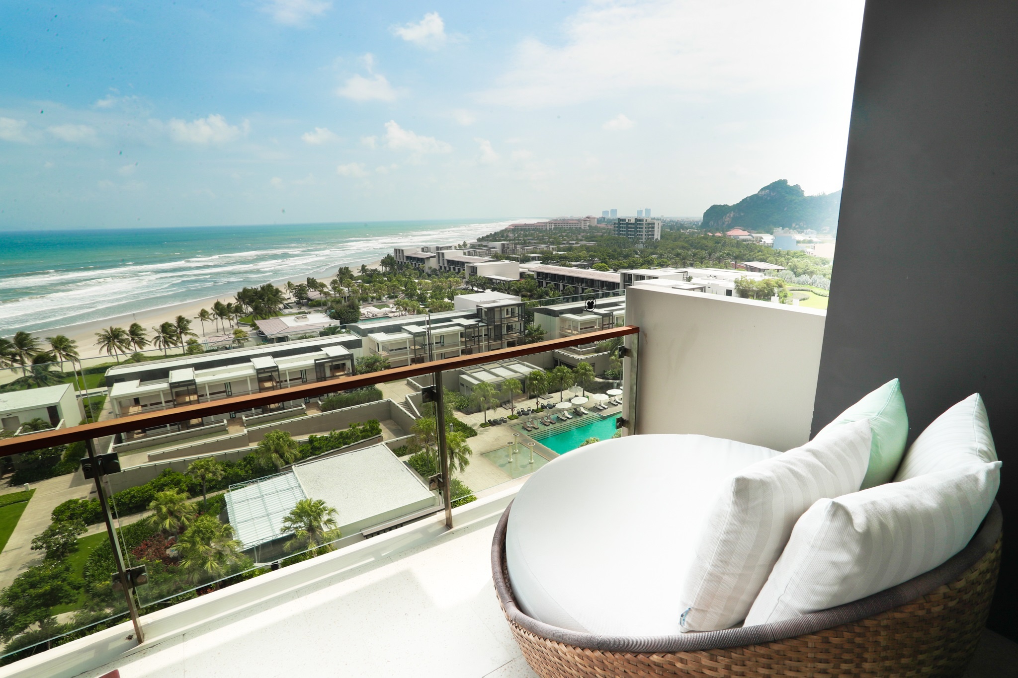 Ben trong khach san 5 sao phuc vu APEC hinh anh