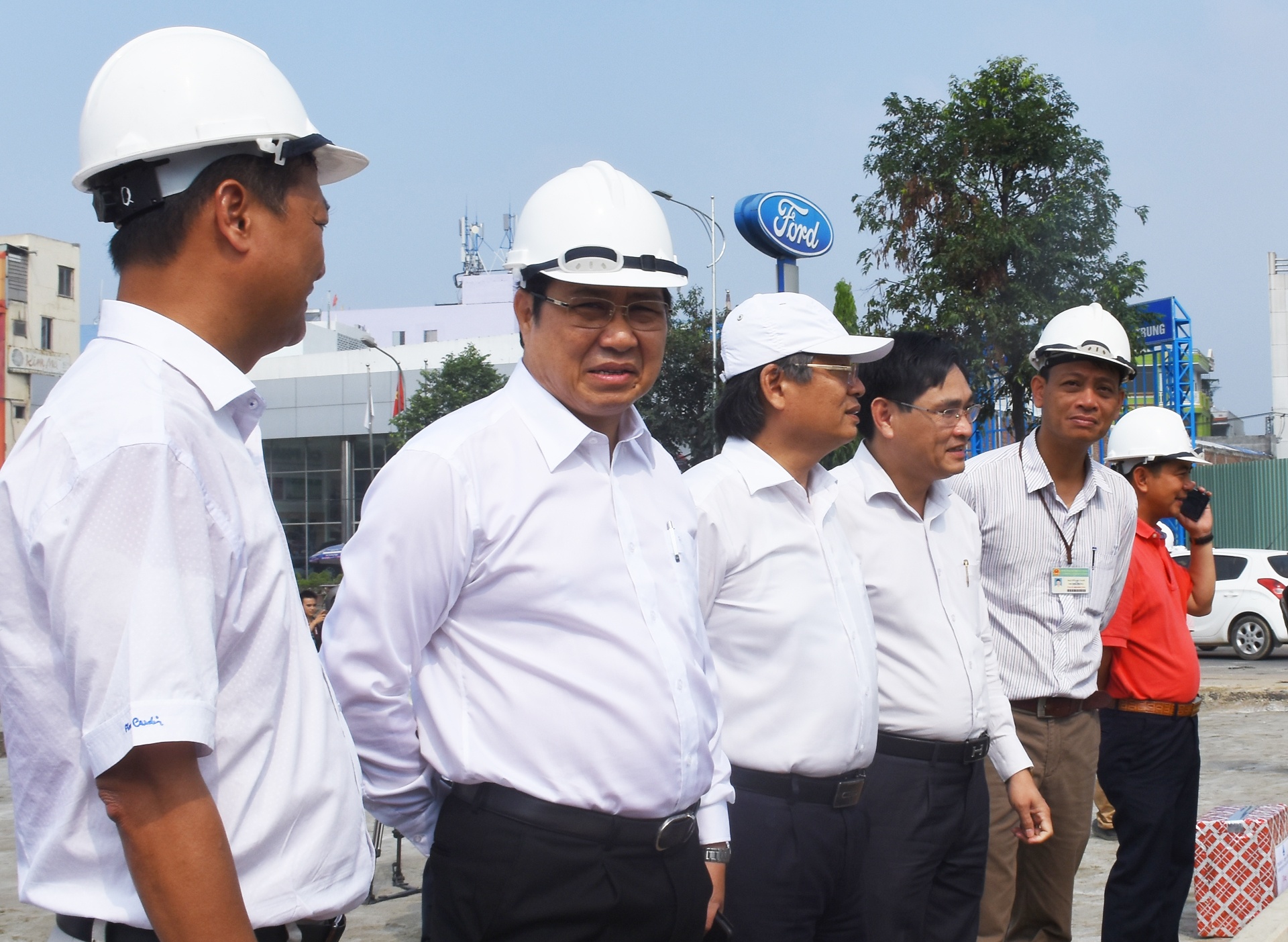 Lanh dao Da Nang doc thuc phai hoan thanh ham chui truoc APEC hinh anh