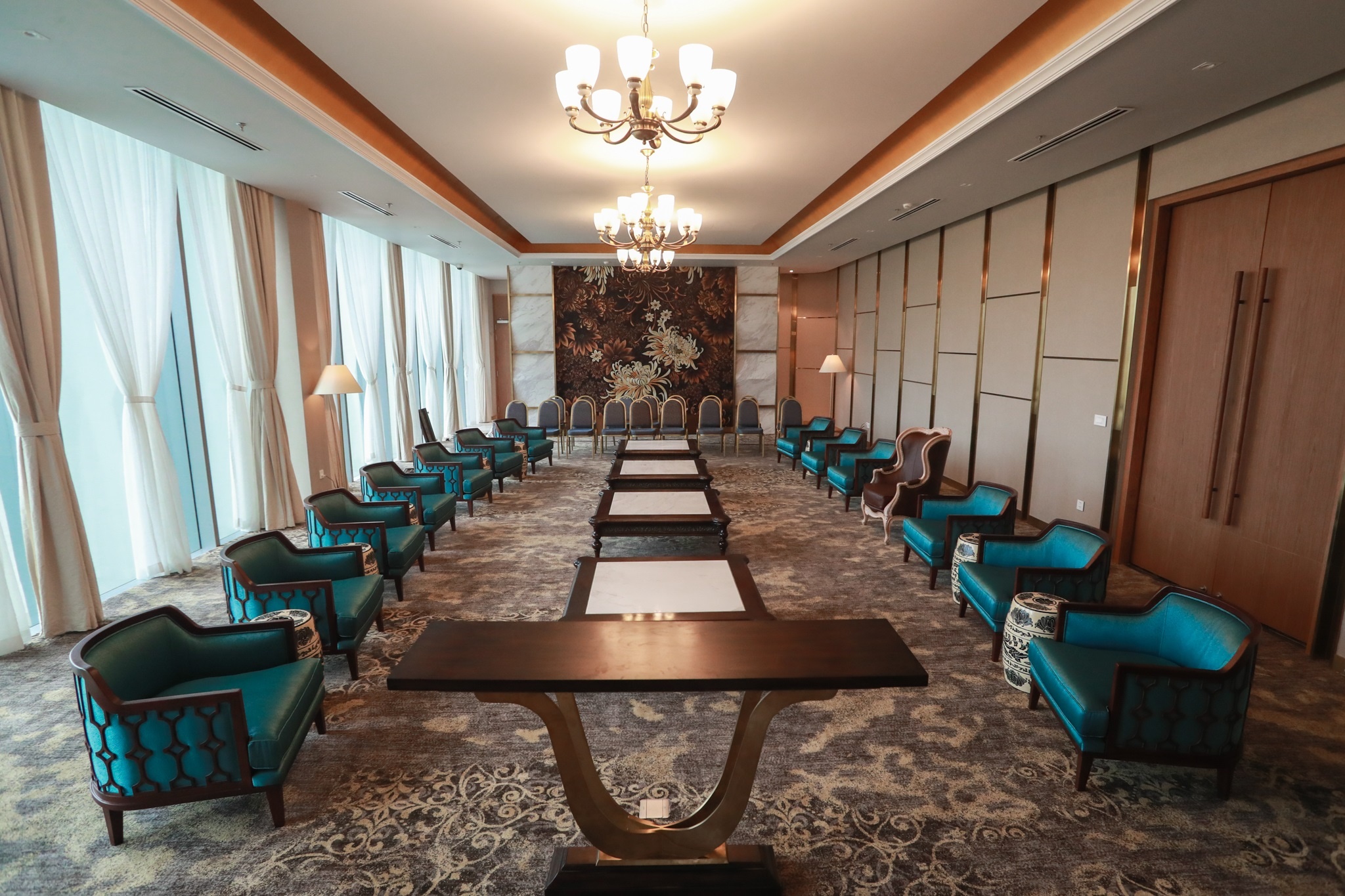 Can canh canh cung huu nghi quoc te Ariyana Da Nang hinh anh