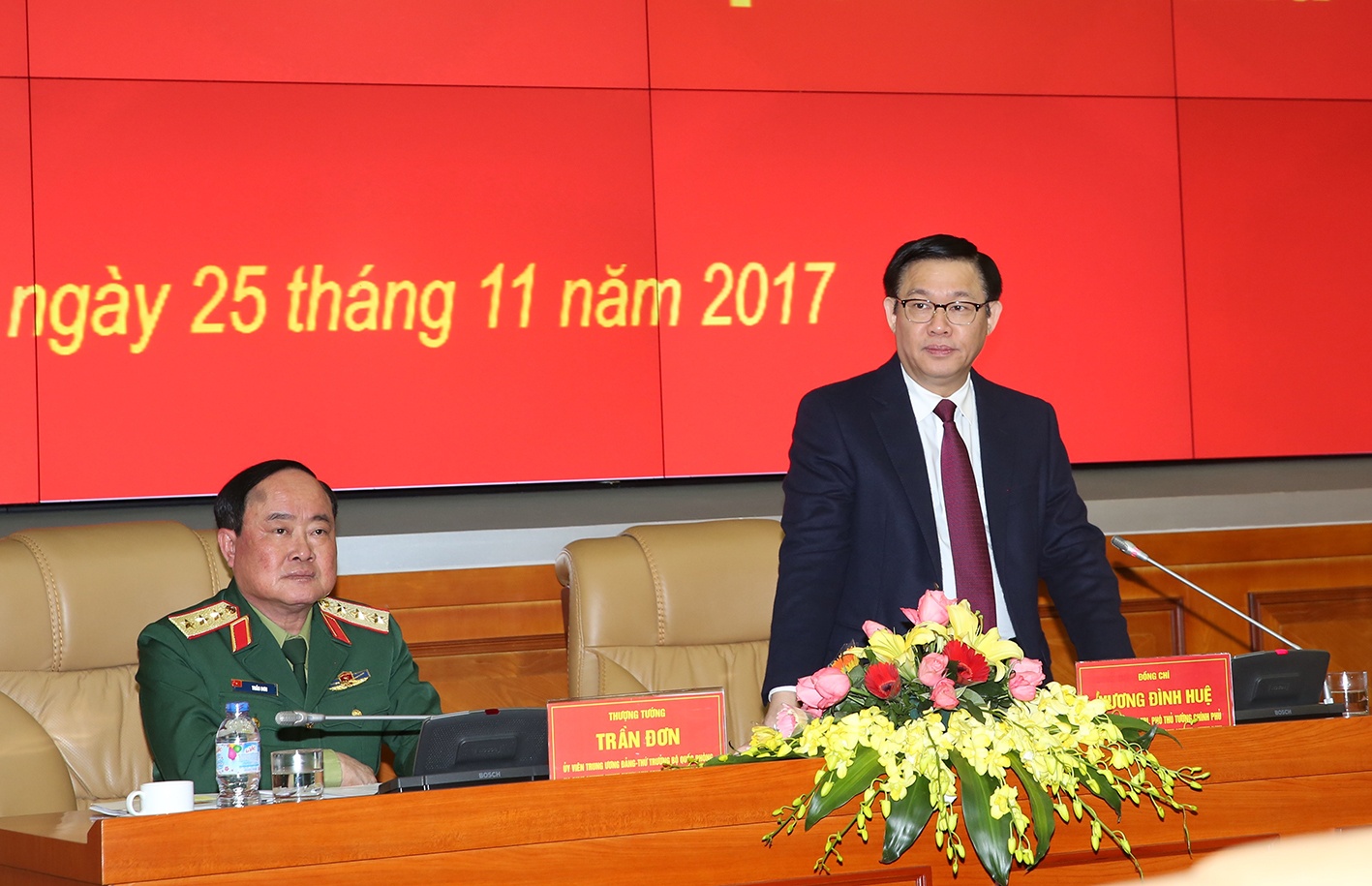 ‘Cung quan ham dai ta nhung luong cuc truong lai thap hon cuc pho’ hinh anh