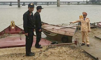 Bat qua tang 5 tau hut cat trai phep trong dem hinh anh