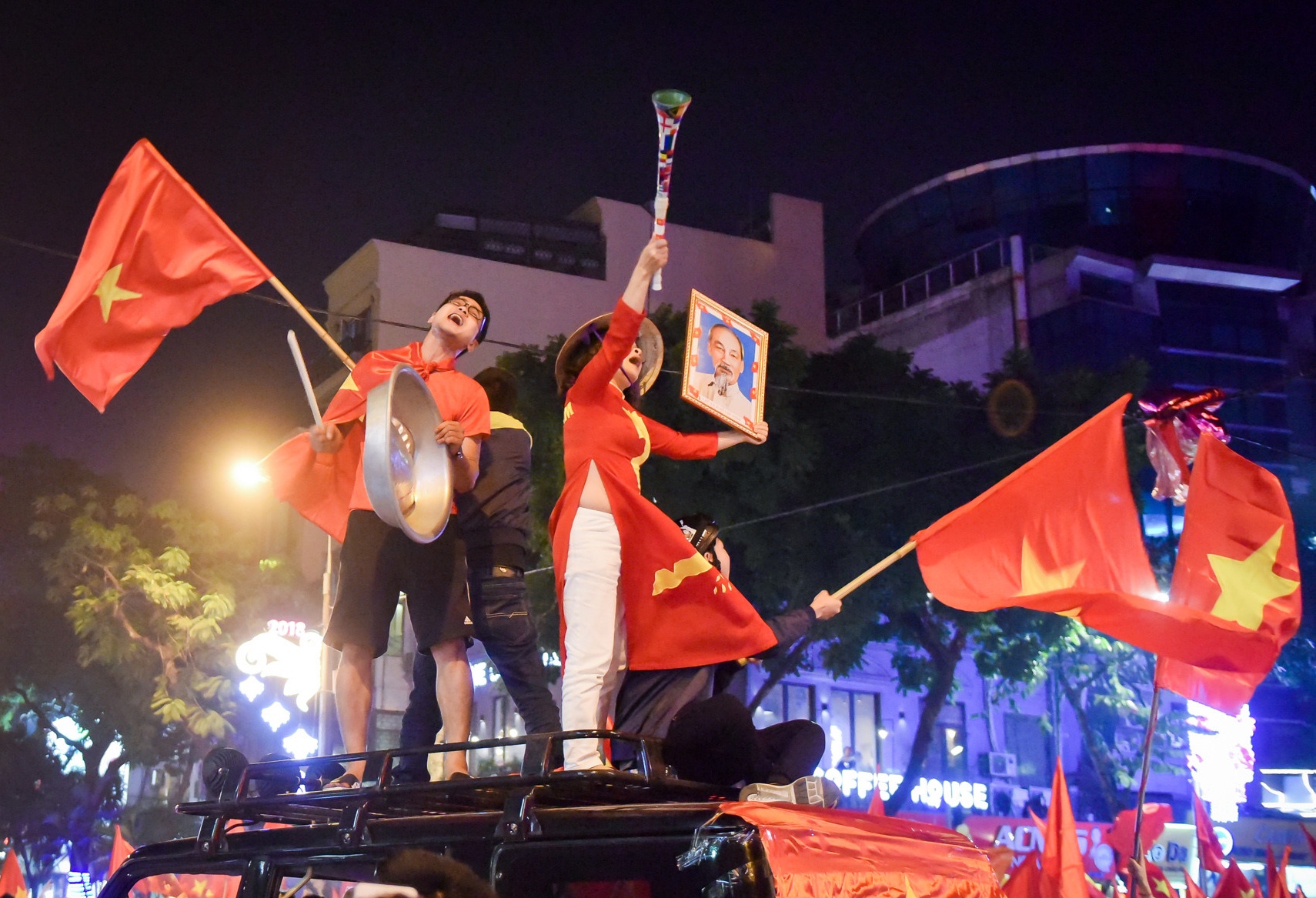 Ha Noi, Da Nang thuong 2 ty dong cho tuyen U23 Viet Nam hinh anh