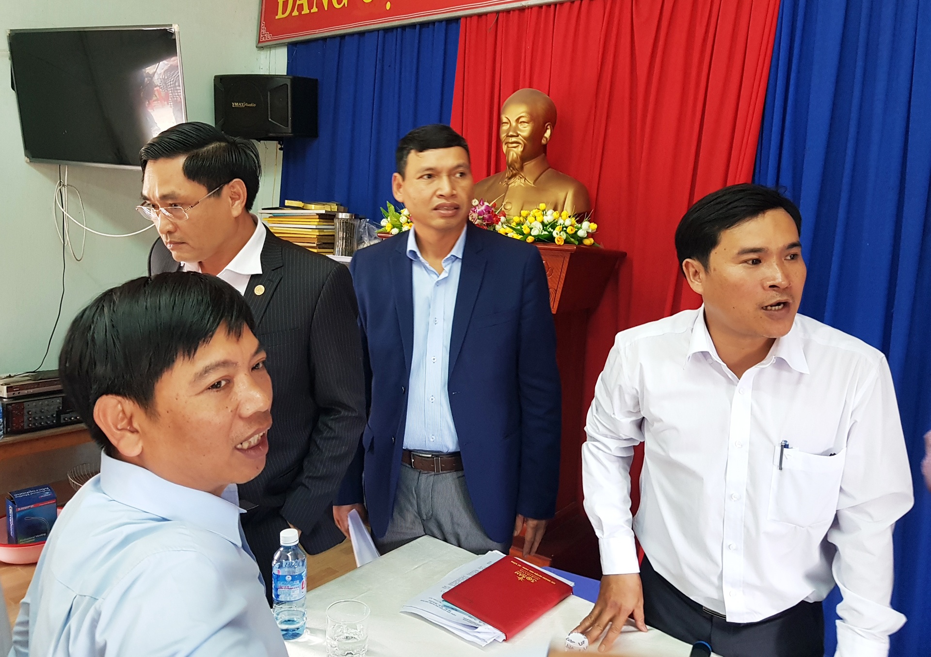 Dân Đà Nẵng phản đối hai nhà máy thép gây ô nhiễm ảnh 2 Dan Da Nang phan doi hai nha may thep gay o nhiem anh 2