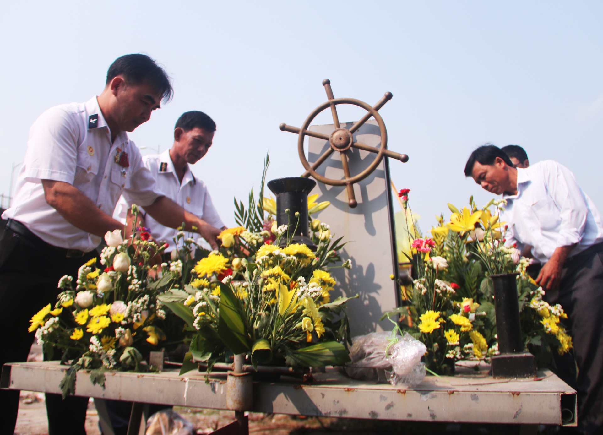 Tưởng niệm các liệt sĩ hy sinh trong trận chiến gạc ma ảnh 1 Tuong niem cac liet si hy sinh trong tran chien gac ma anh 1