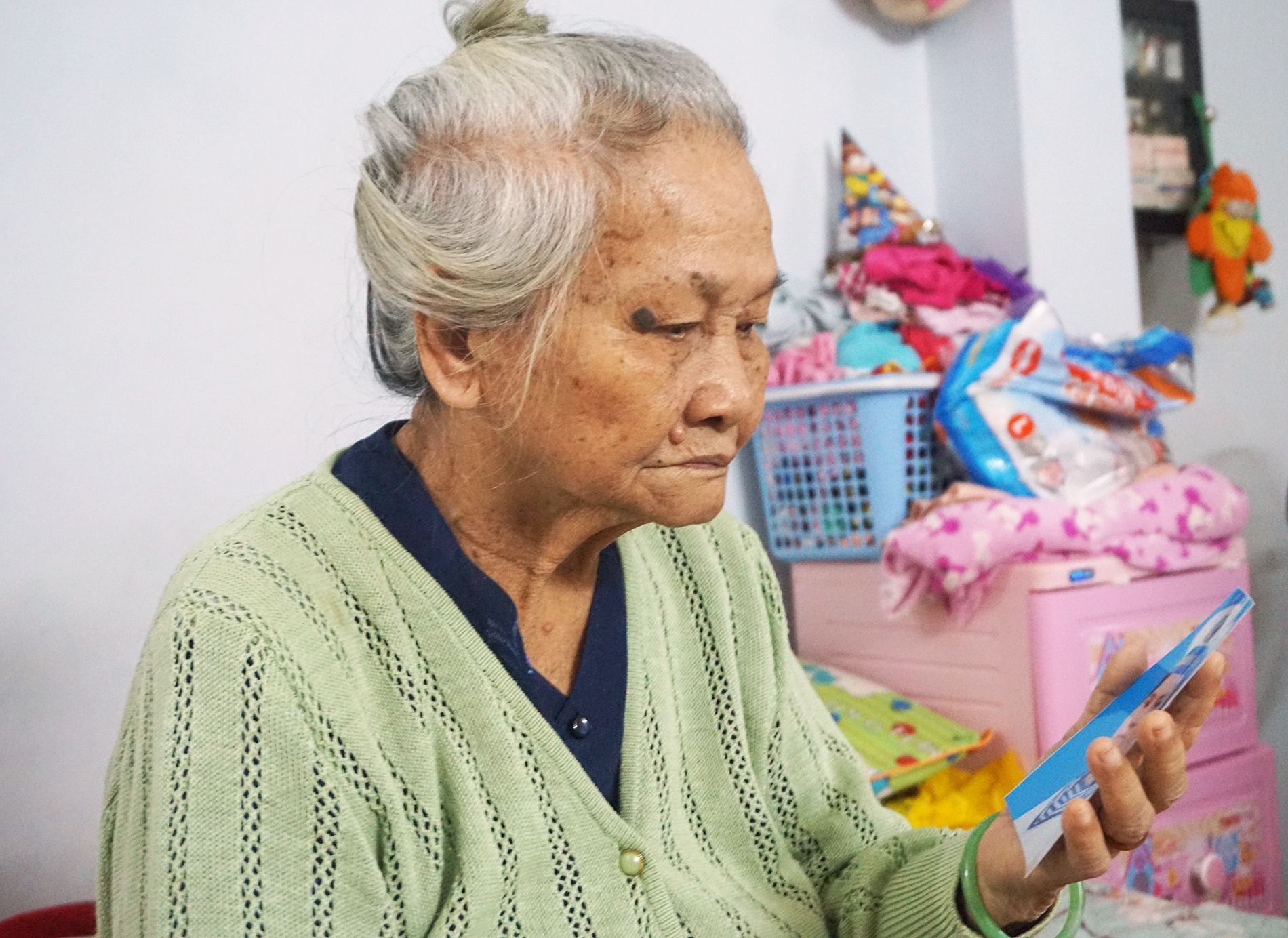 Me liet si Gac Ma nghen ngao nhin di anh trong ngay gio con trai hinh anh