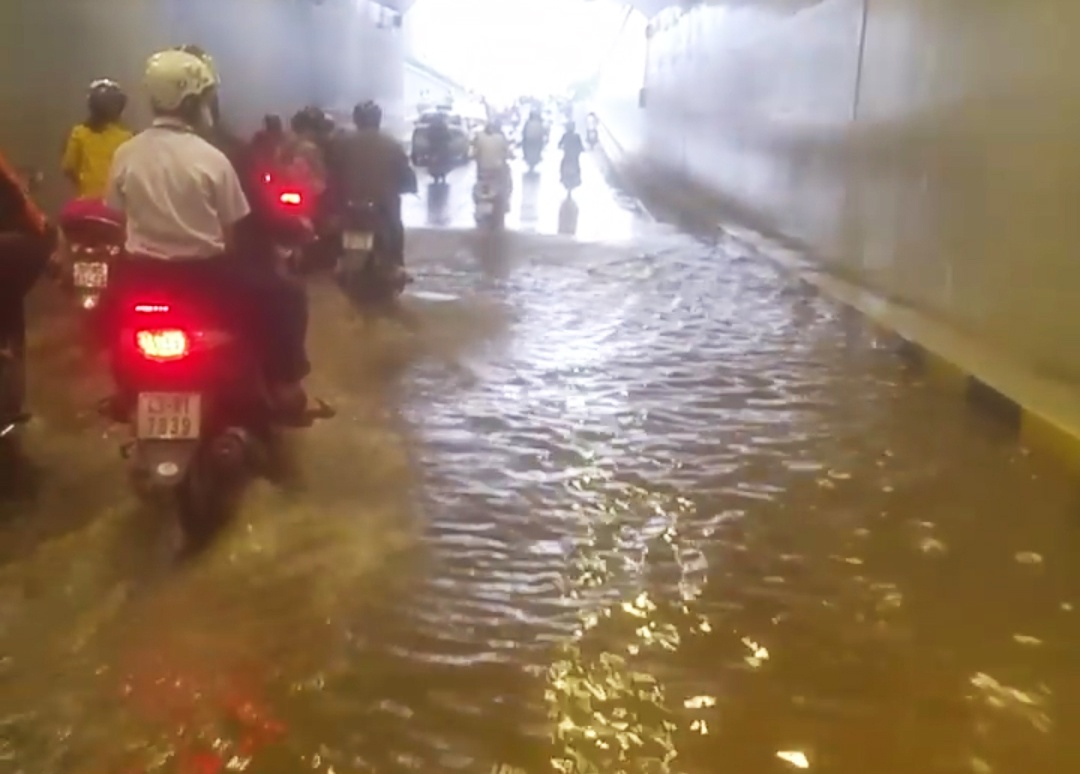 Ham chui 120 ty vua phuc vu APEC da bi ngap nuoc hinh anh