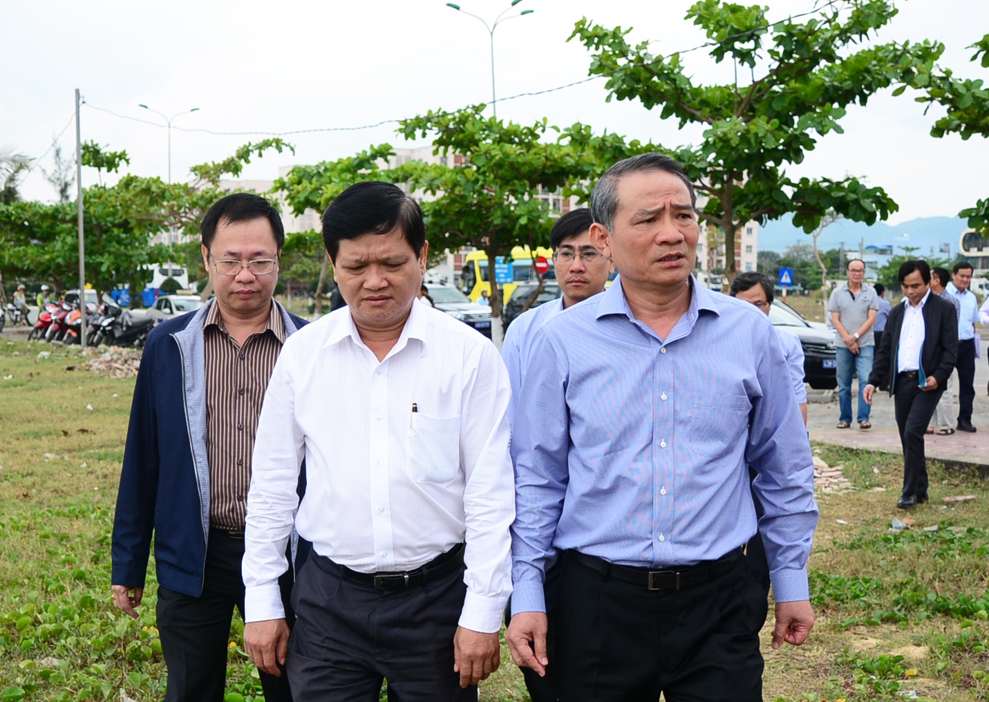 Bi thu Da Nang yeu cau chu du an mo duong cho dan xuong bien hinh anh