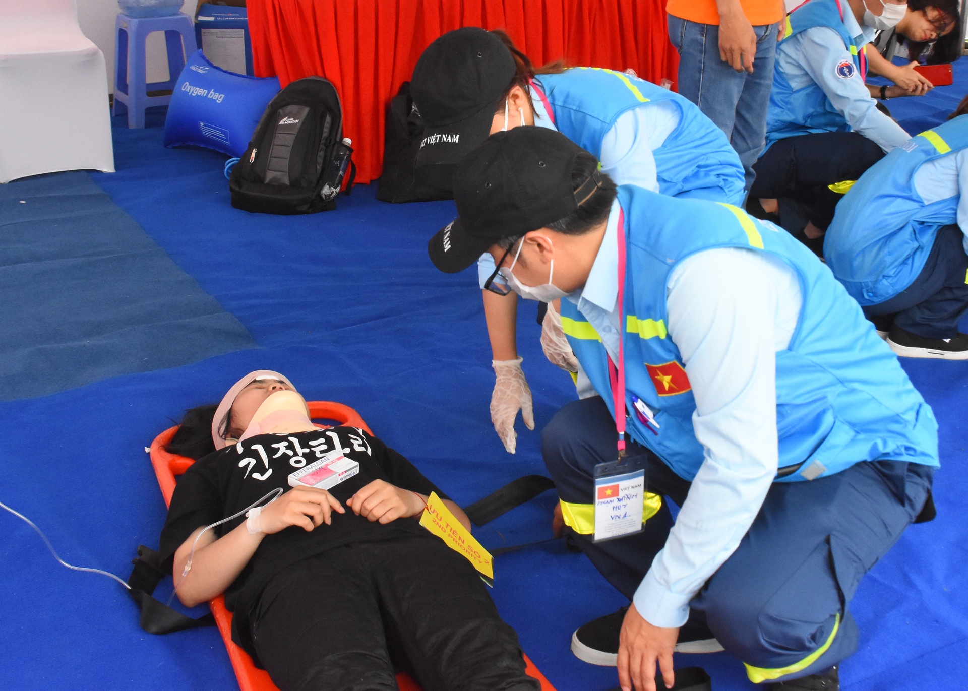 Nhan vien y te cac nuoc ASEAN dien tap ung pho thien tai hinh anh