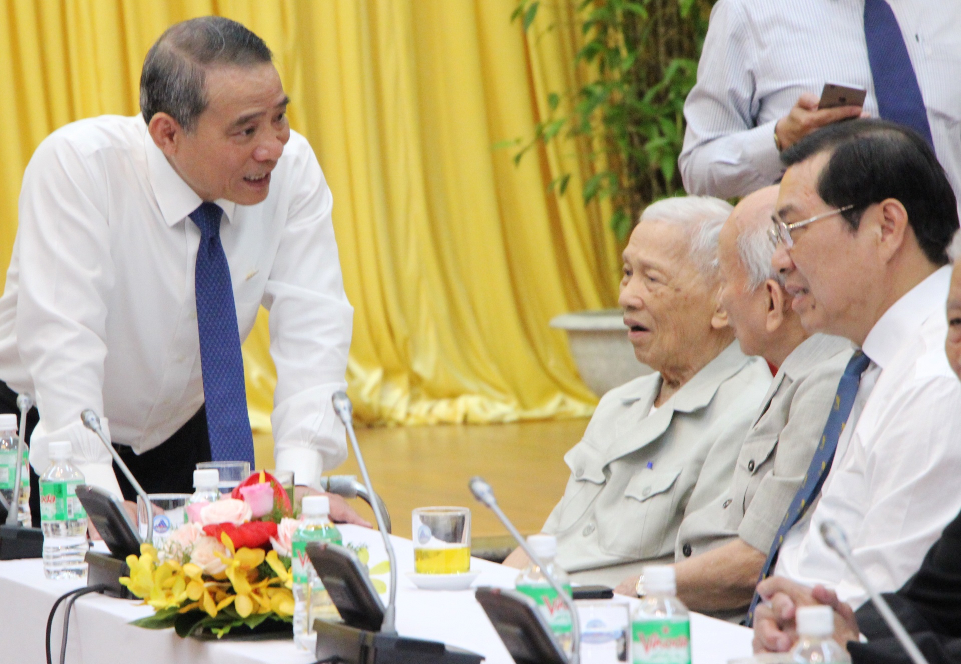 Bi thu Da Nang: Phai ky luat can bo la rat dau long hinh anh