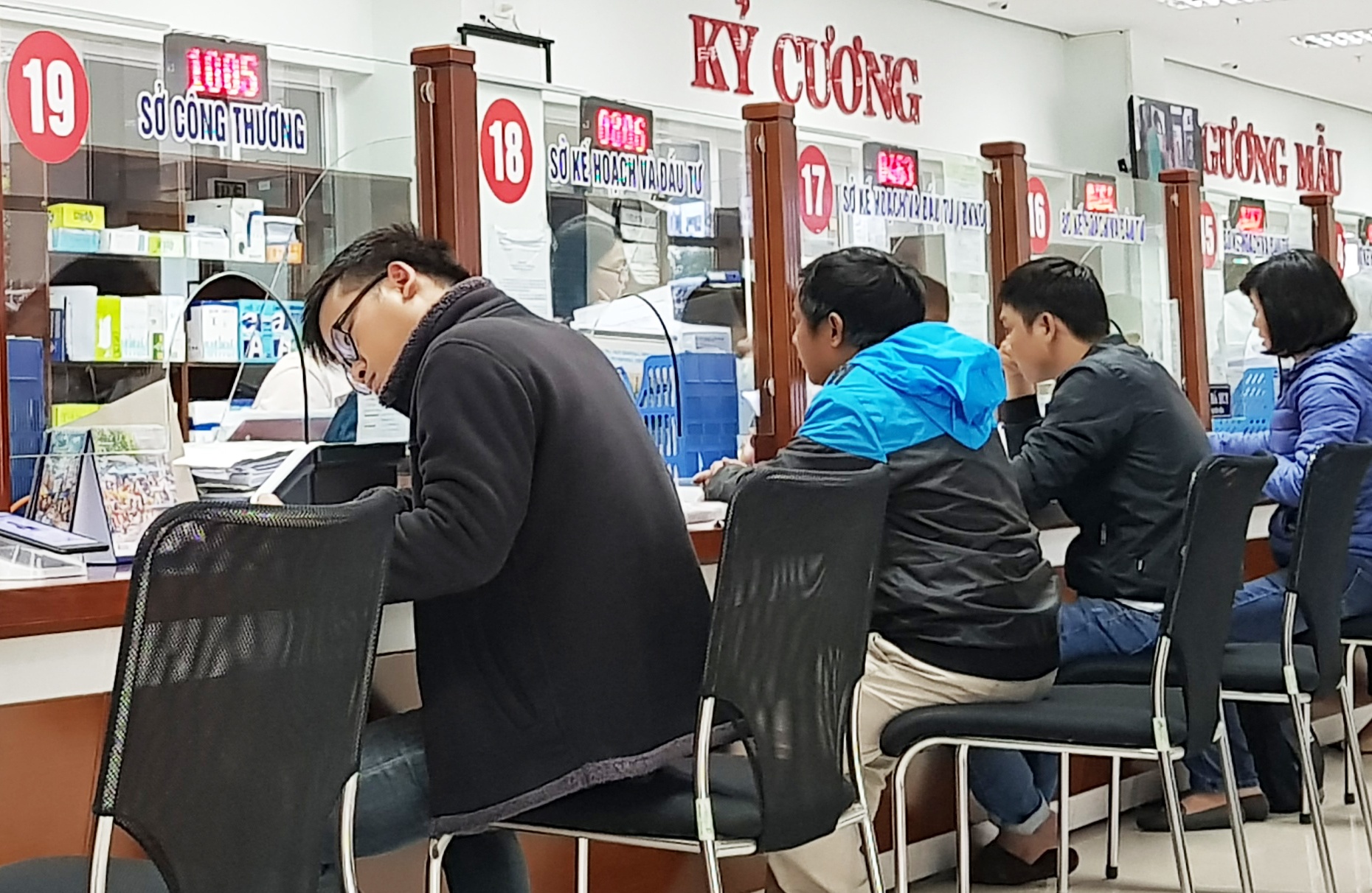 Da Nang se cong khai danh tinh can bo gay phien ha dan hinh anh