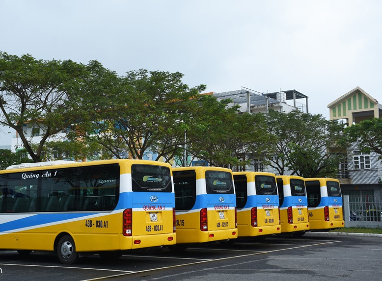Dinh chi tai xe xe buyt tu choi cho hoc sinh o Da Nang hinh anh