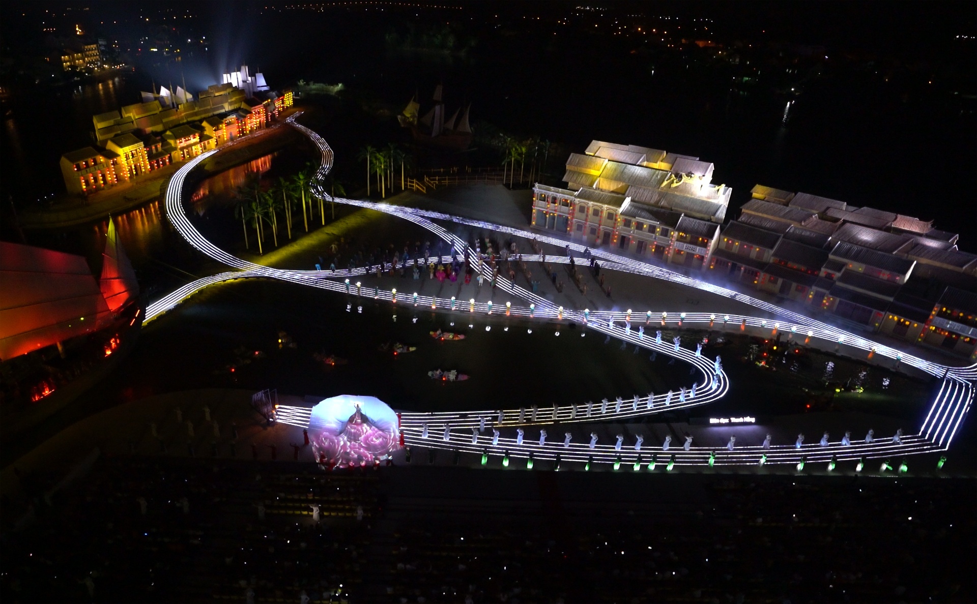 Chuyên gia bức xúc về chương trình ký ức Hội An ảnh 5 Chuyen gia buc xuc ve chuong trinh ky uc Hoi An anh 5