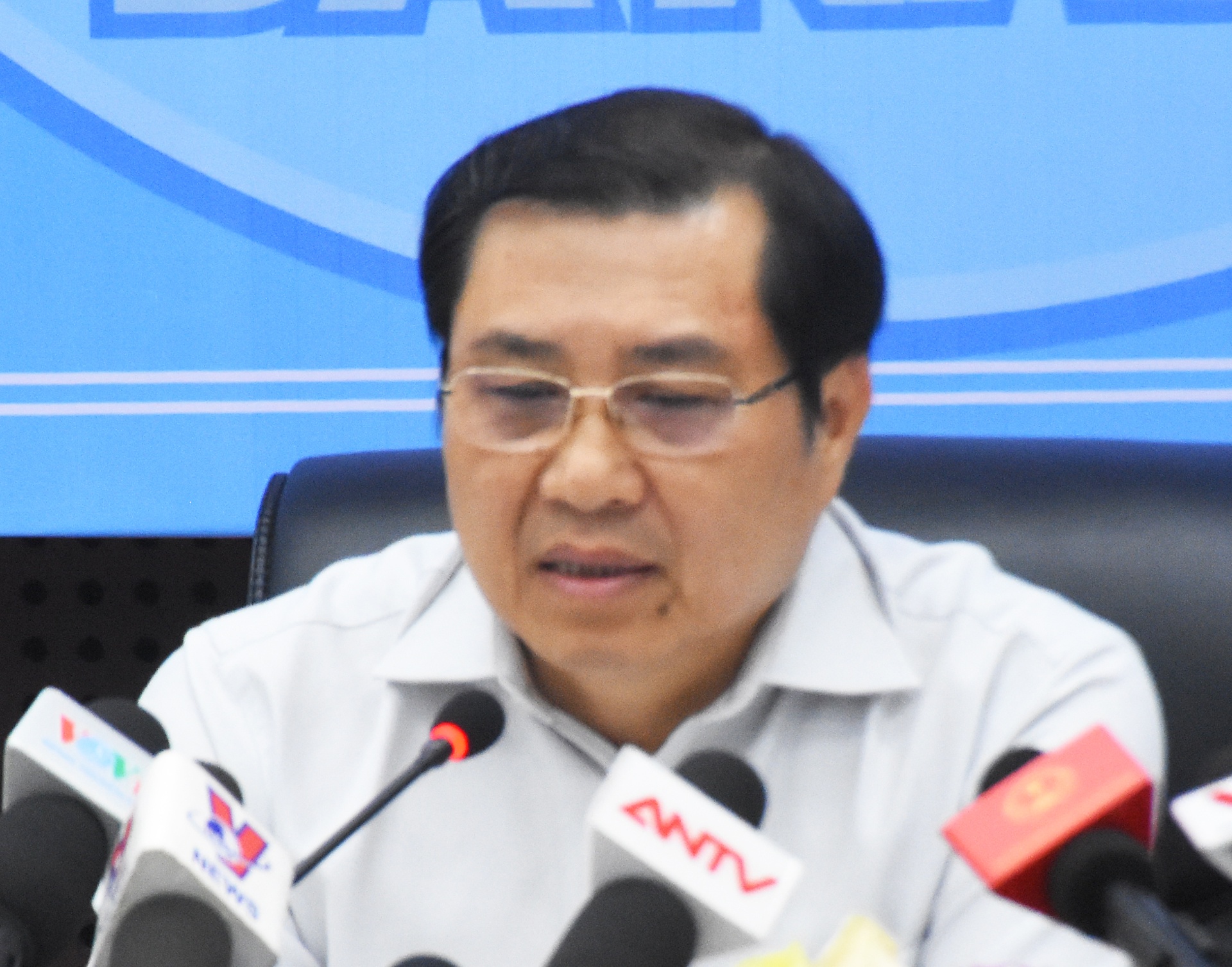 Da Nang llen tieng ve viec xu ly can bo bao ke co dat anh 1