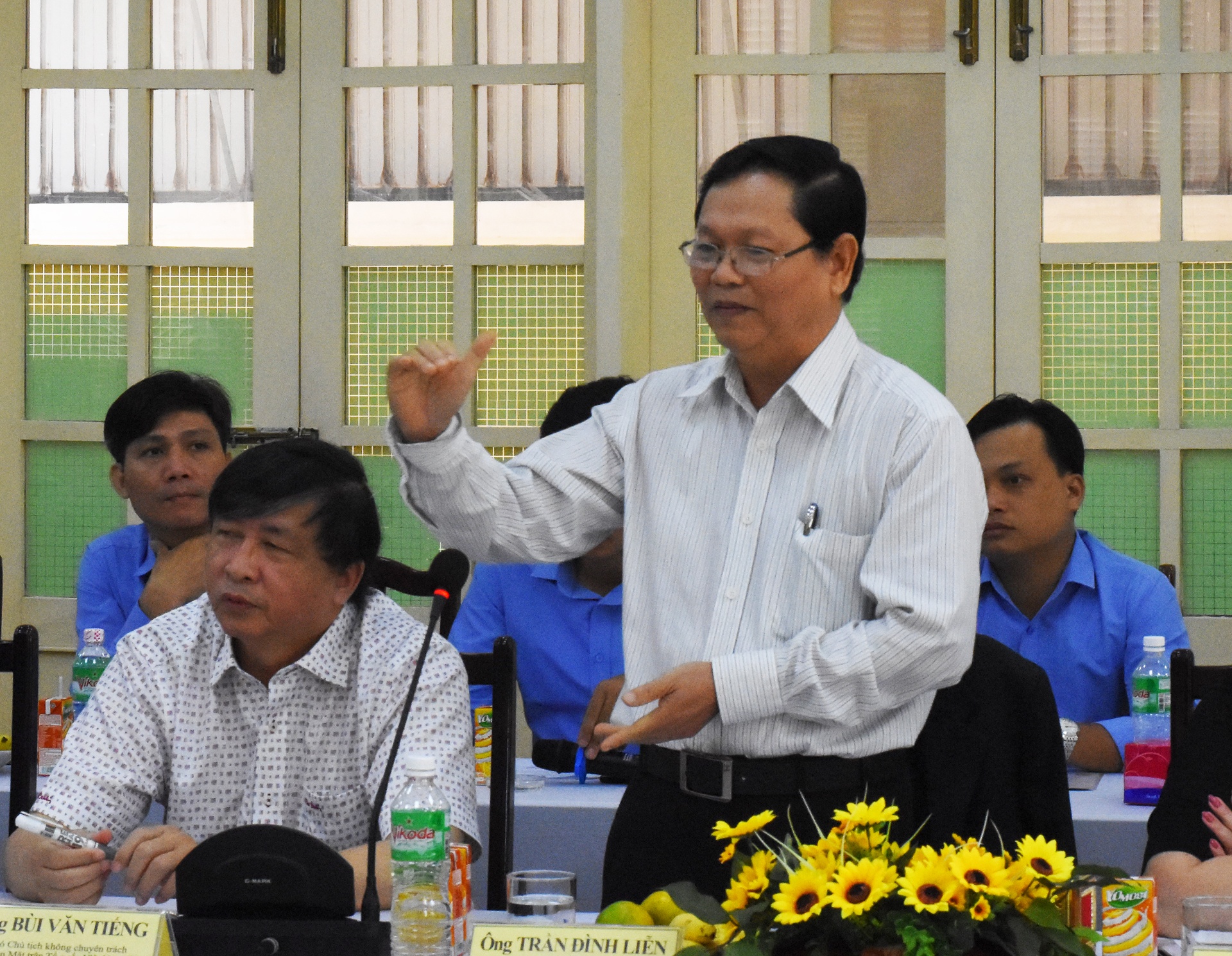 Phan bien giam sat xa hoi anh 2