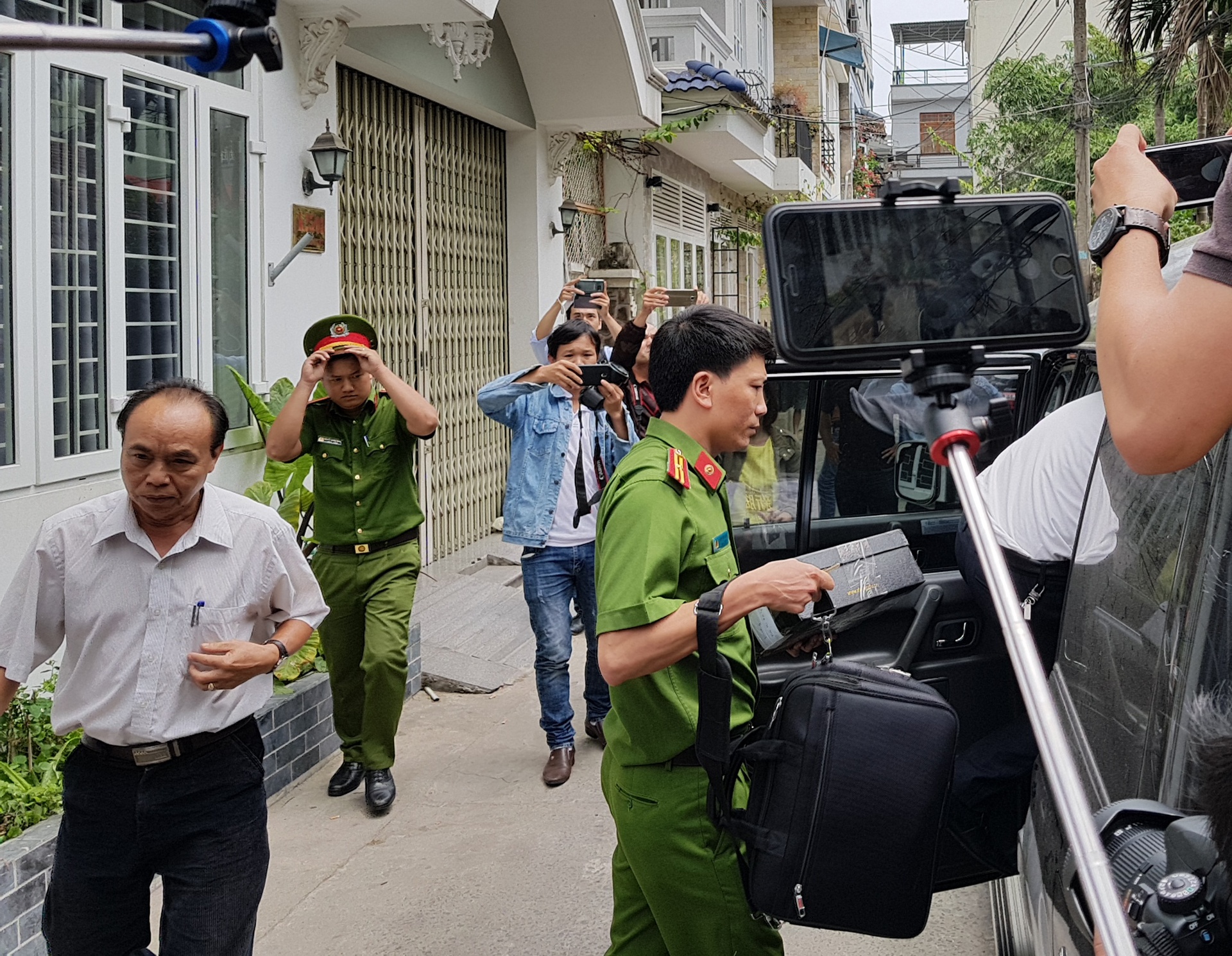 Hai cuu Chu tich Da Nang bi khoi to la dung hinh anh