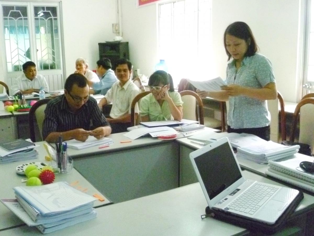 Nhieu 'sep' o Vinh Long thi rot chuyen vien chinh hinh anh