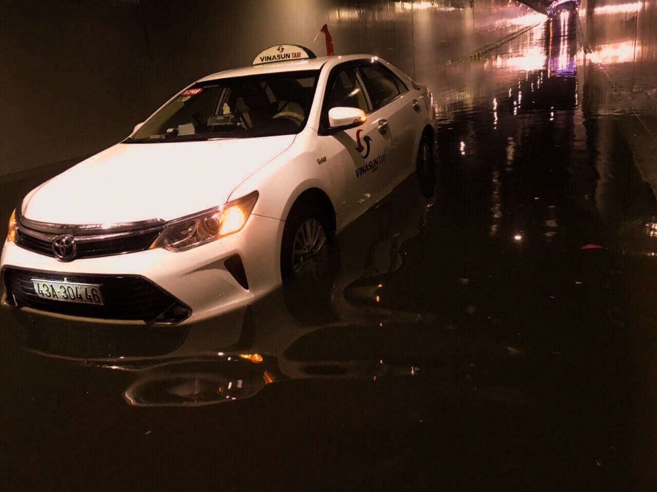 Da Nang cu nguoi canh 24/24 tai ham chui tram ty ngap nuoc hinh anh