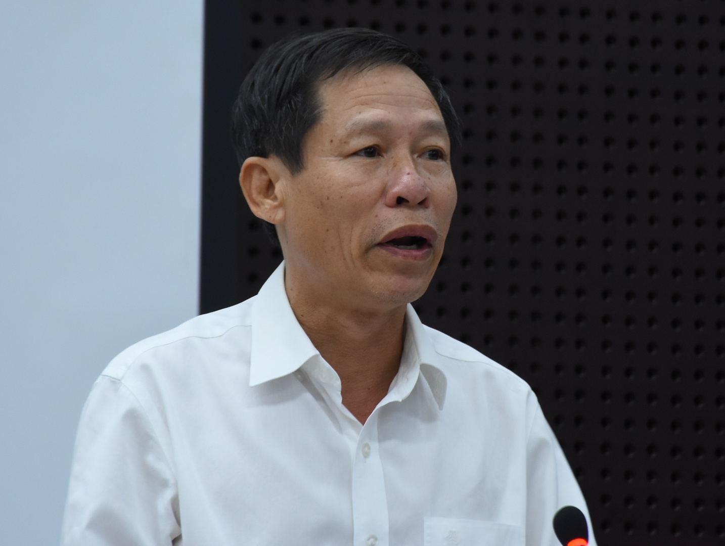 Cong chuc dong loat xin nghi viec anh 2