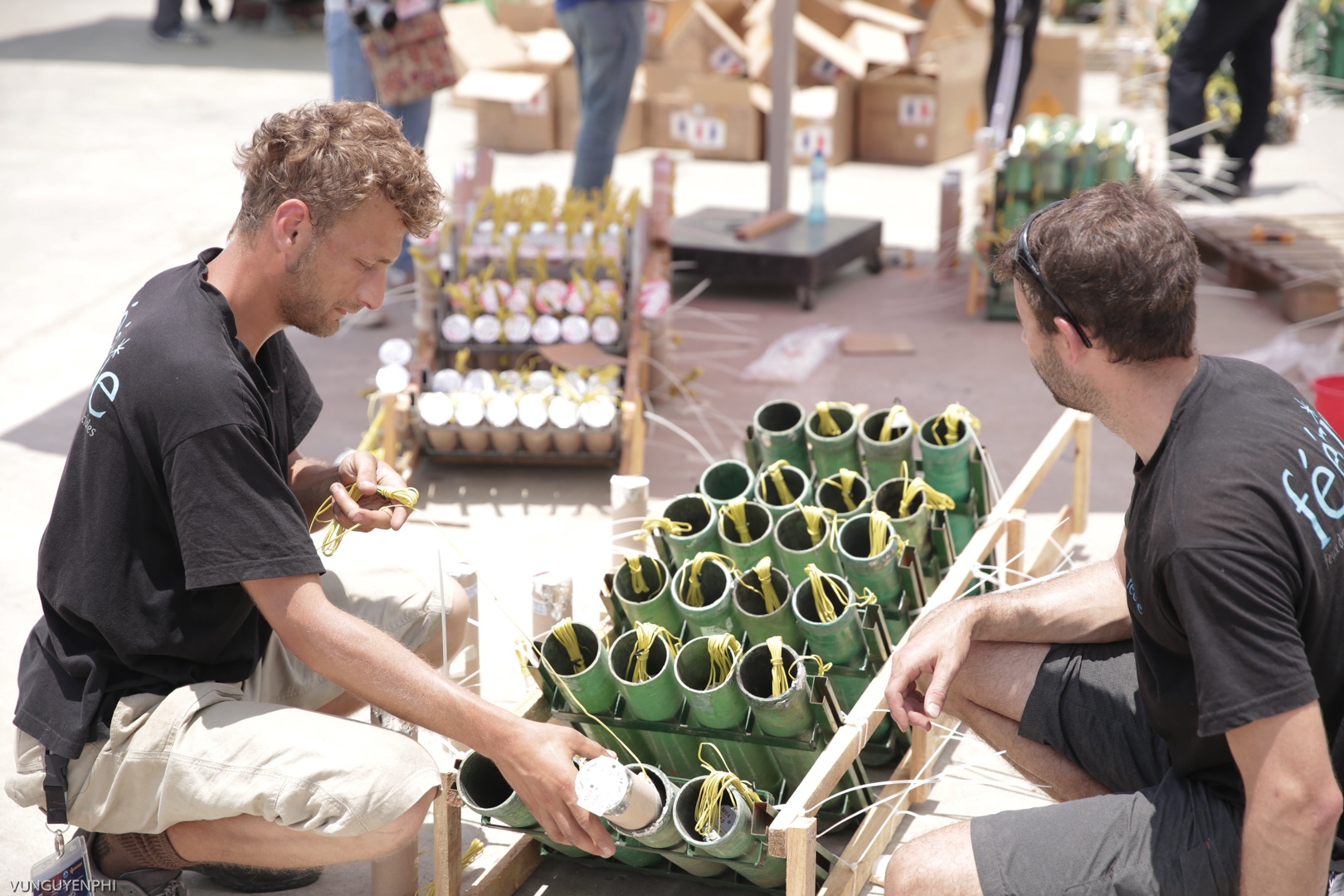 'Tran dia' phao hoa cua doi My va Phap truoc gio khai hoa hinh anh