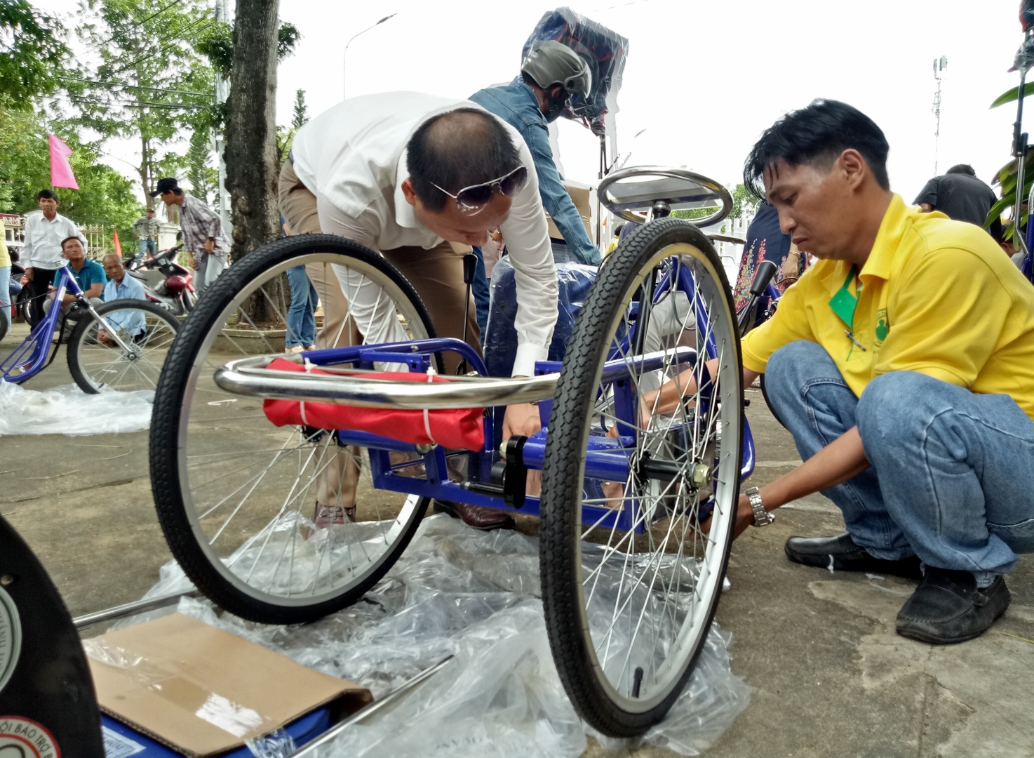 Cac nha hao tam tang 250 xe lan cho nguoi khuyet tat hinh anh