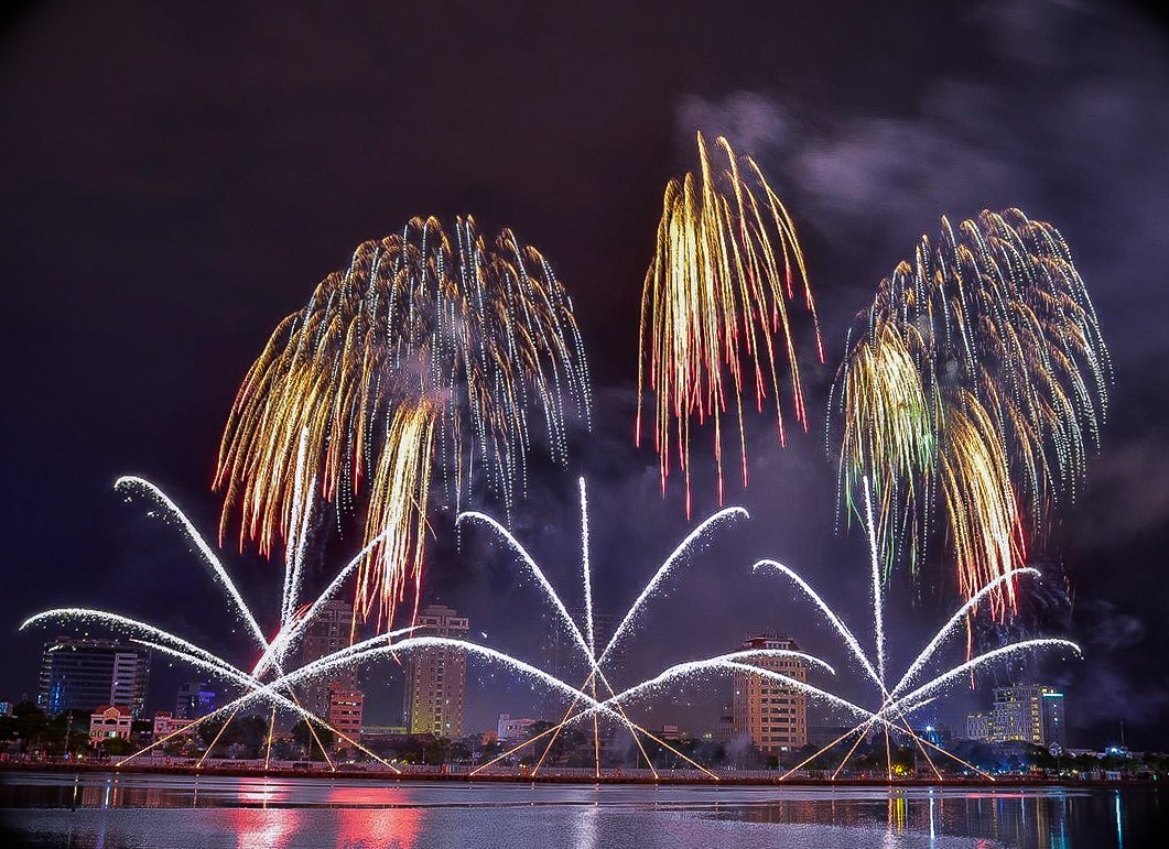 Doi My va Italy vao chung ket le hoi phao hoa quoc te hinh anh