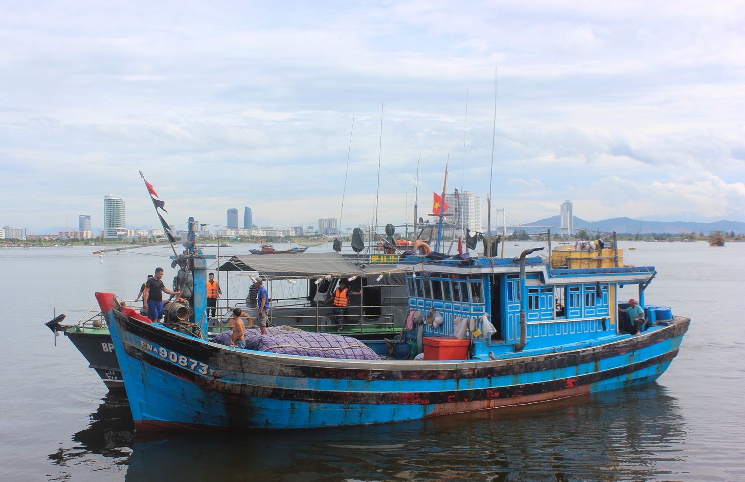 Bộ đội Biên phòng Đà Nẵng cứu ngư gân gặp nạn trên biển ảnh 1 Bo doi Bien phong Da Nang cuu ngu gan gap nan tren bien anh 1