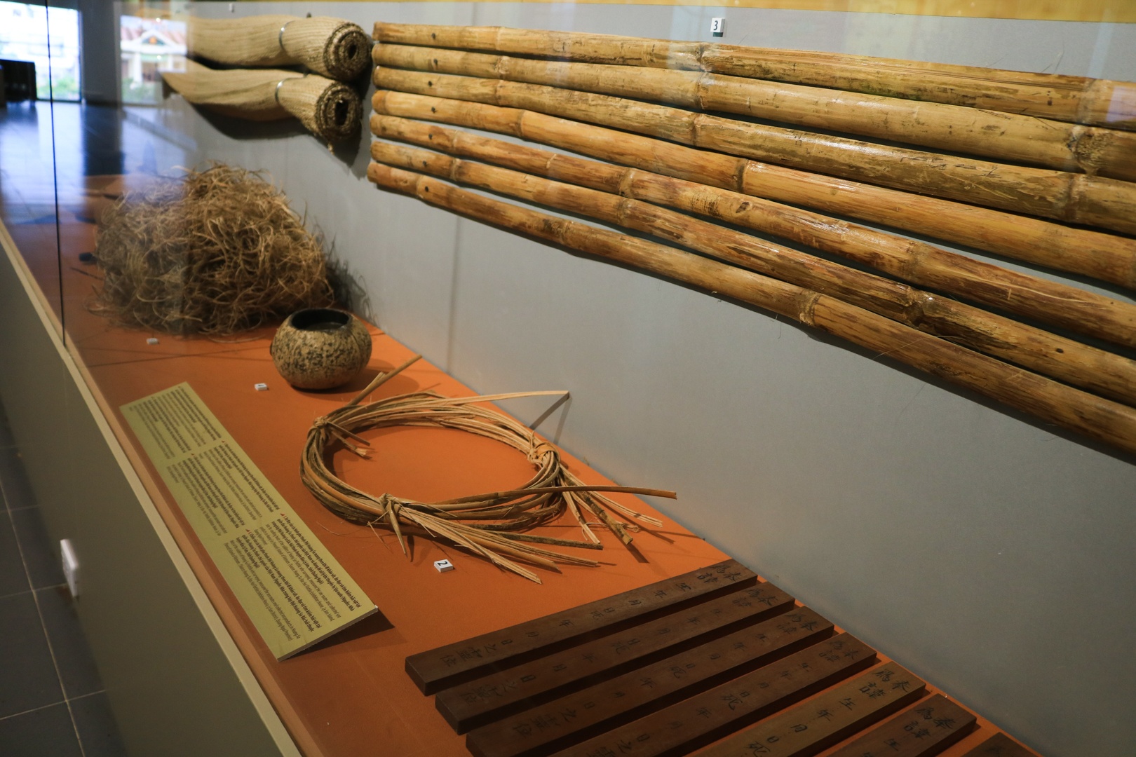 Nha trung bay Hoang Sa o Da Nang anh 5