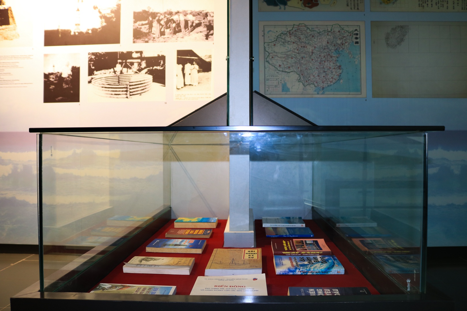 Nha trung bay Hoang Sa o Da Nang anh 8