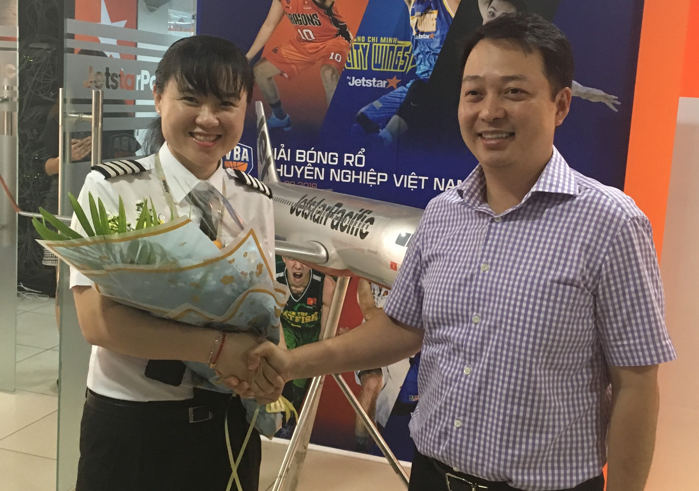 Cơ trưởng trẻ nhất Việt Nam. ảnh 1 Co truong tre nhat Viet Nam. anh 1