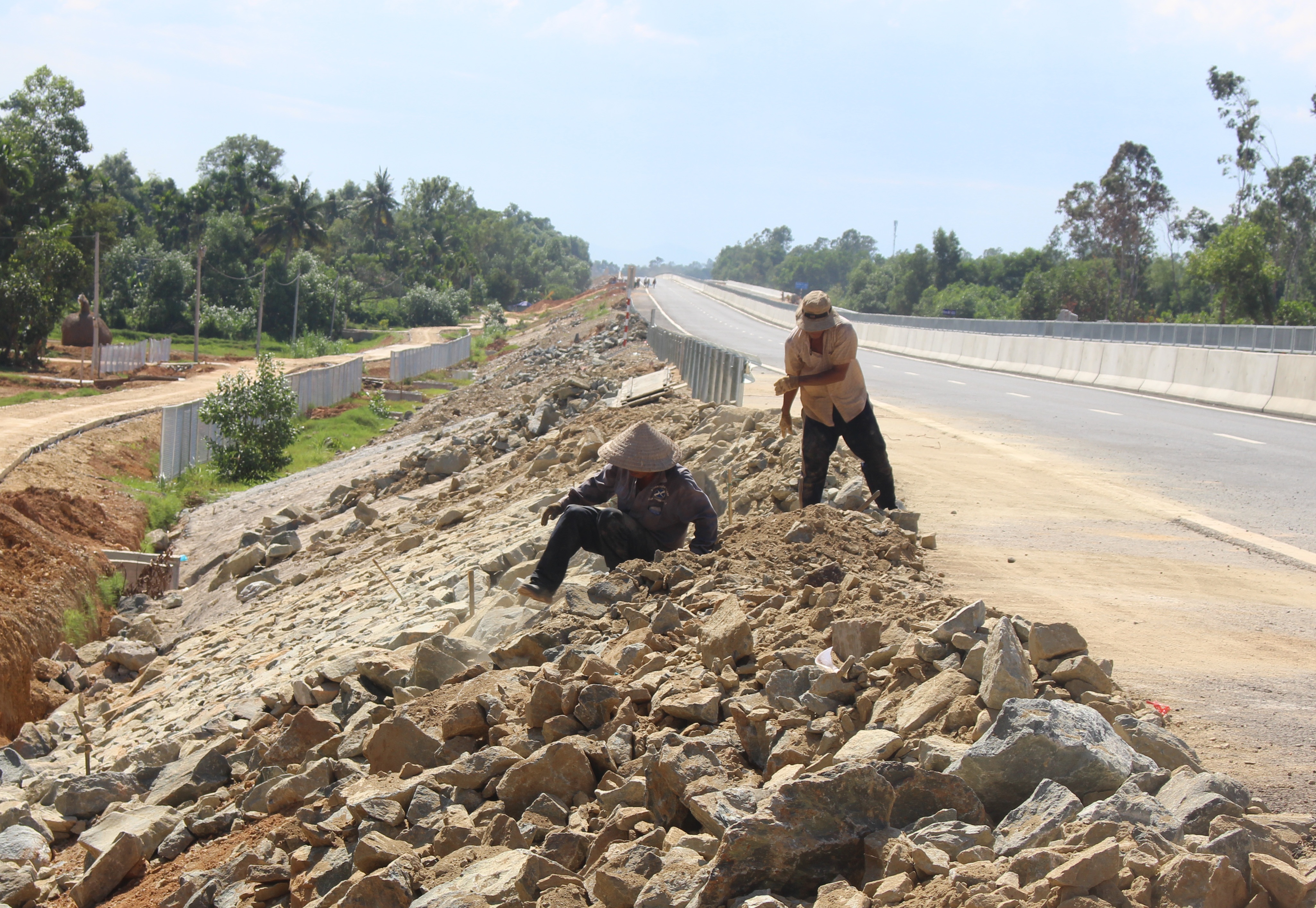 Sau tai nan xe ruoc dau, Bo GTVT noi chua the mo rong tuyen tranh hinh anh
