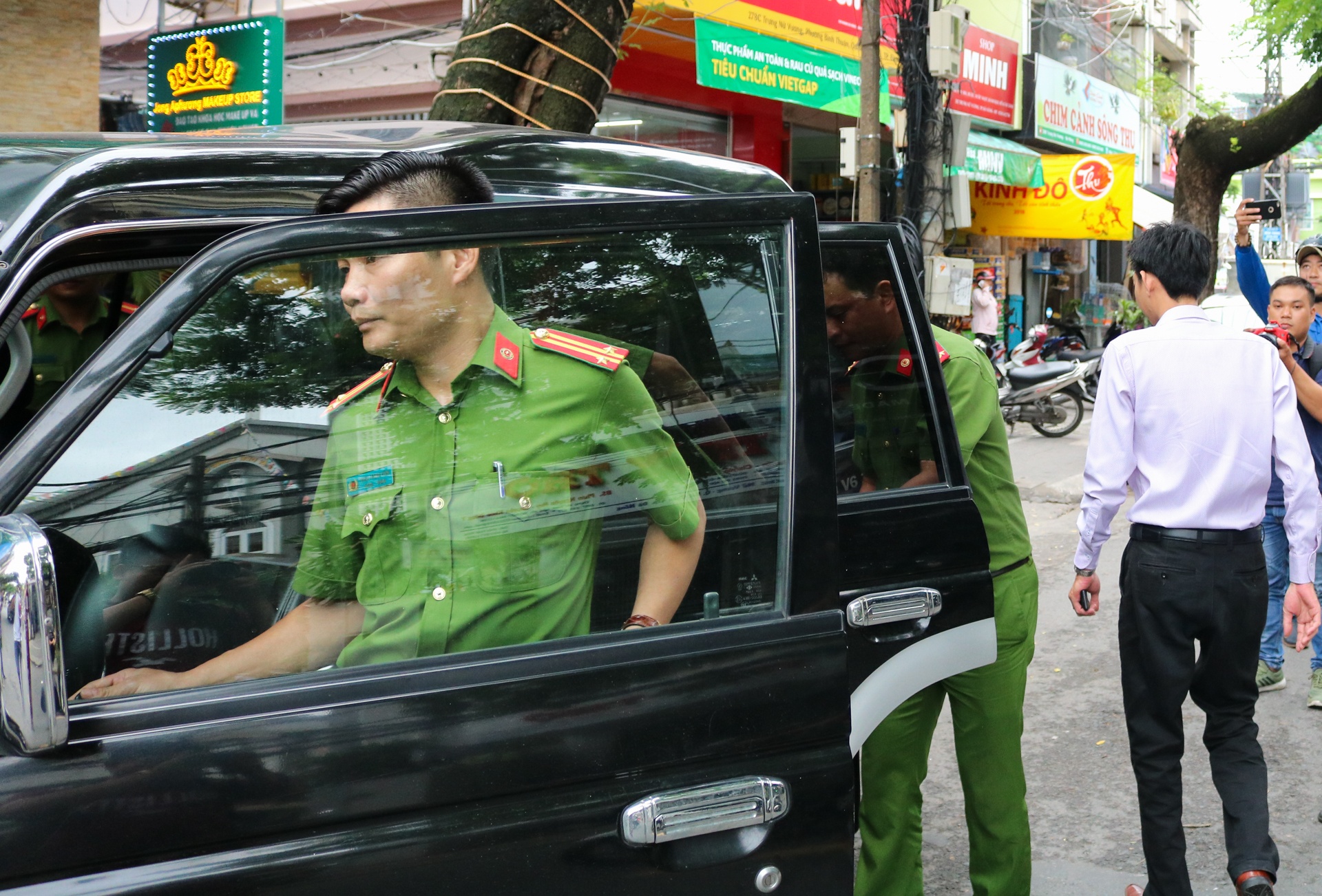 Kham xet nha 4 cuu lanh dao doanh nghiep lien quan Vu 'nhom' hinh anh