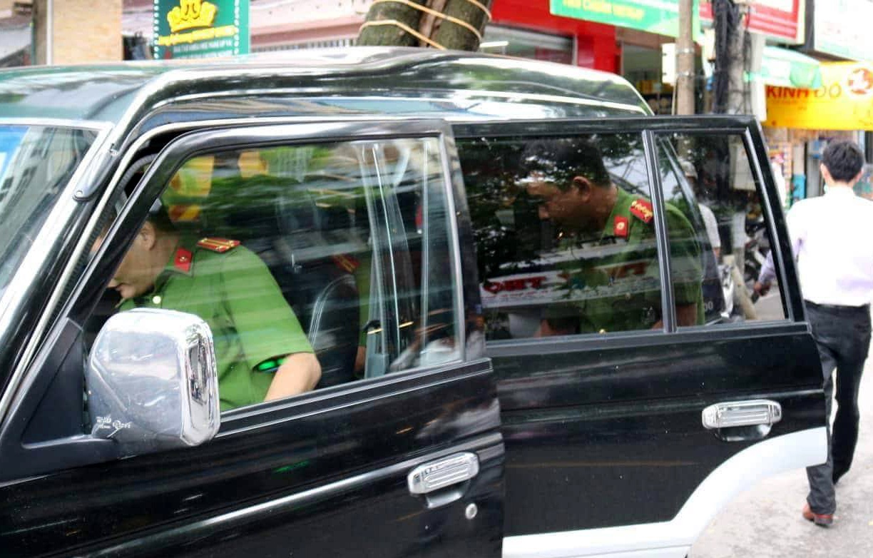 Cong an Da Nang kham nha 4 nguoi lien quan den Vu nhom anh 2