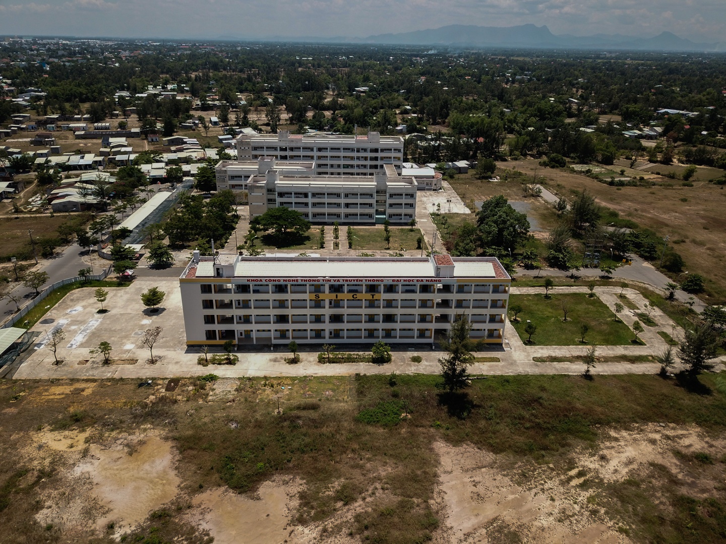 Tai dong du an lang Dai hoc Da Nang anh 2