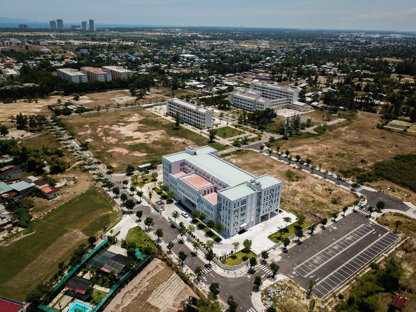 Lang dai hoc gan 10.000 ty dong 'treo' 2 thap ky o Da Nang hinh anh