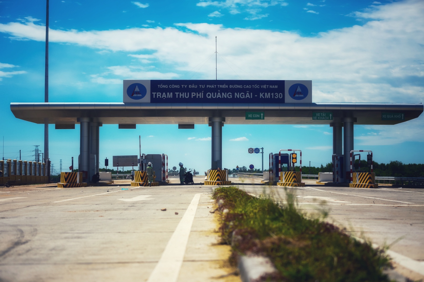 Cao tốc Đà Nẵng - Quảng Ngãi xuất hiện sụt lún ảnh 3 Cao toc Da Nang - Quang Ngai xuat hien sut lun anh 3