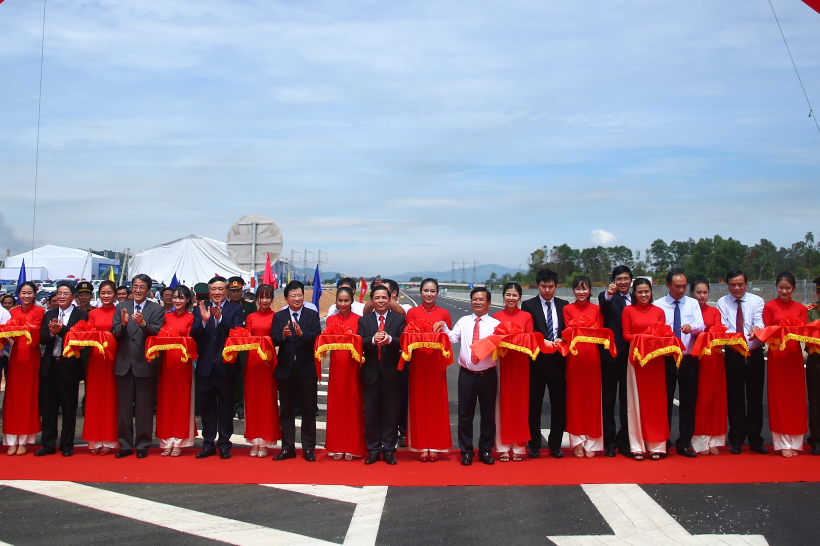 Thong xe cao toc Da Nang - Quang Ngai anh 1