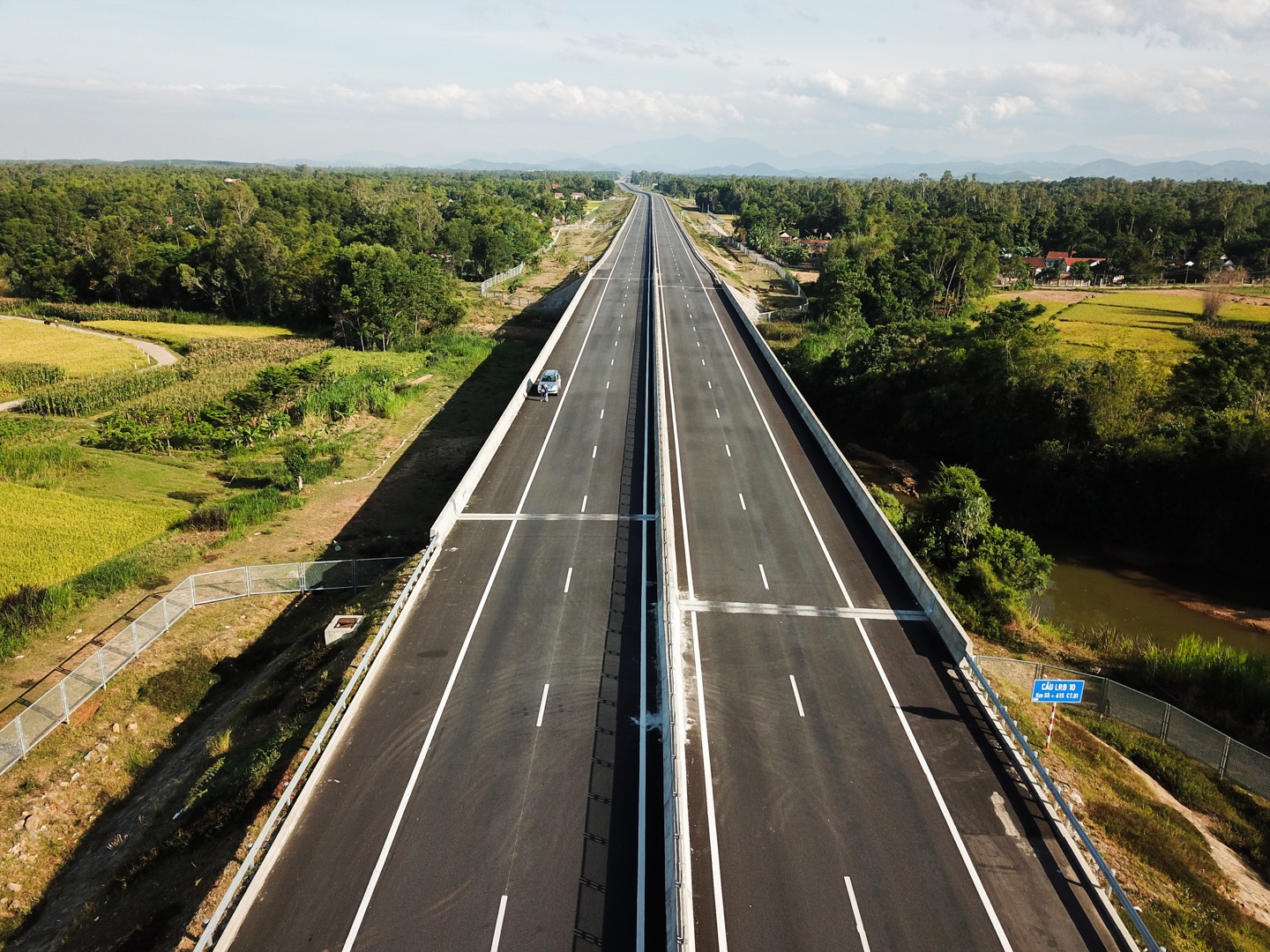 VEC len tieng ve viec duong dan cau vuot cao toc hong anh 1