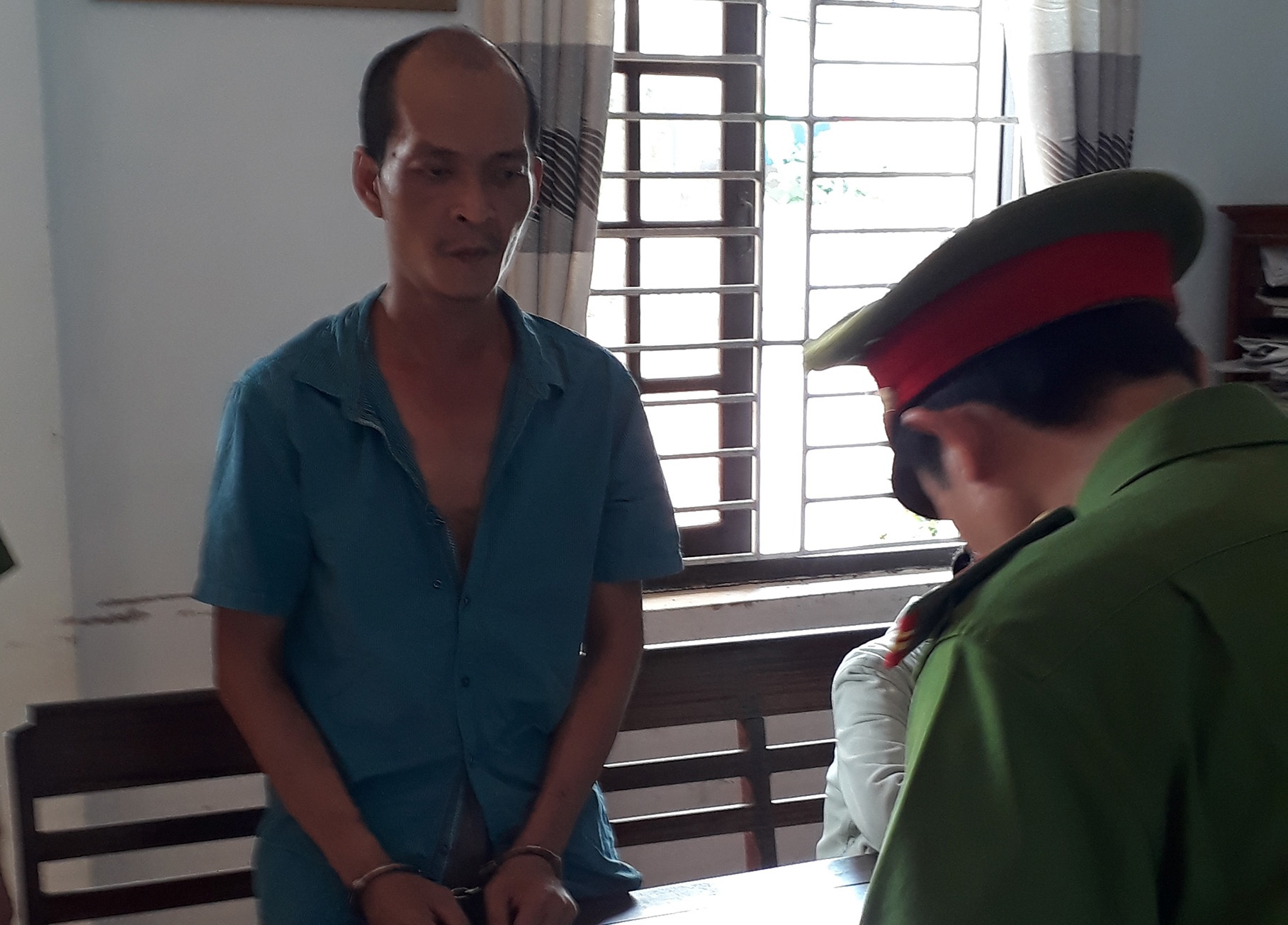 Khoi to ke ngao da dam ba lao trong thuong hinh anh