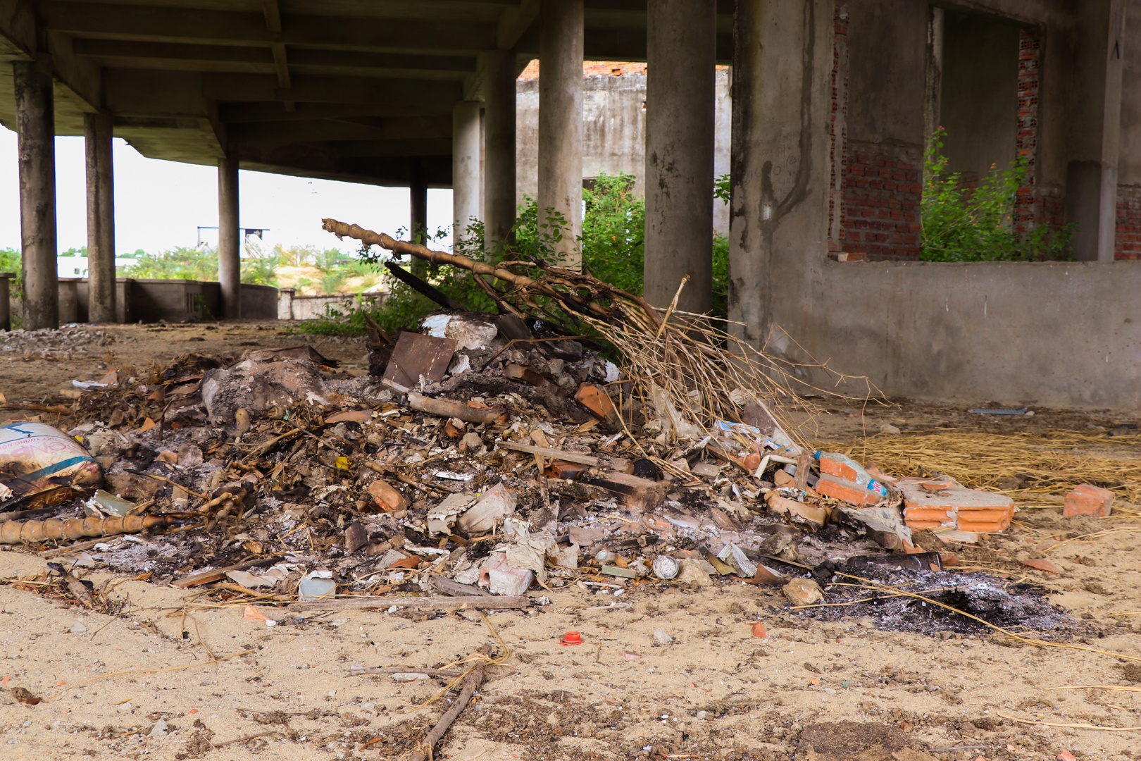 Nhà hỏa táng bỏ hoang ở Hội An ảnh 8 Nha hoa tang bo hoang o Hoi An anh 8
