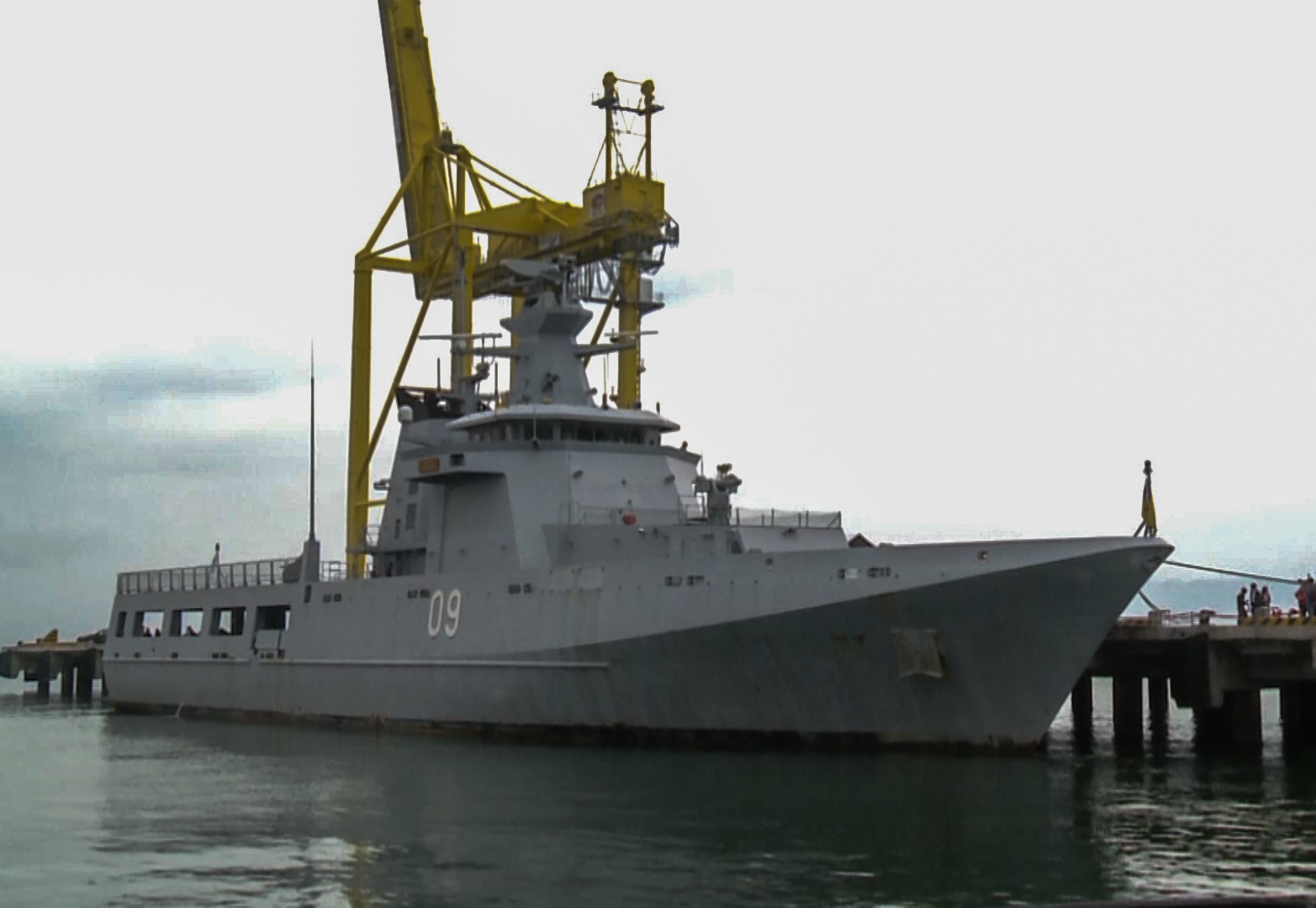 Tau Hai quan Brunei tham Da Nang hinh anh